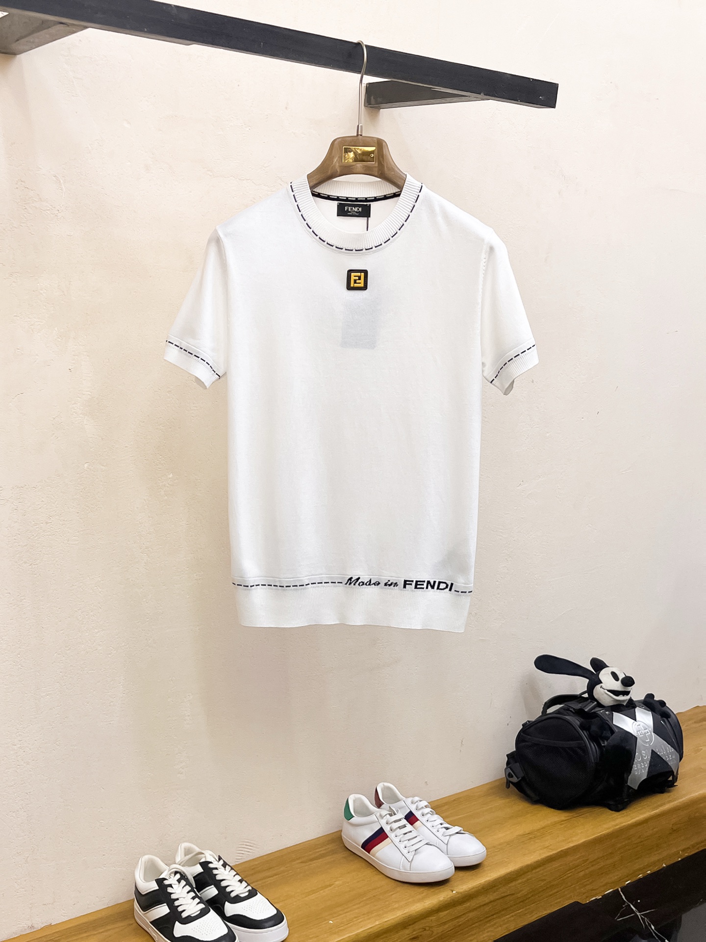 芬迪 2026春夏新品针织短袖，进口针织面料，手感柔软。顶级进口私货，设计潮流短袖针织衫，不失奢华 品质