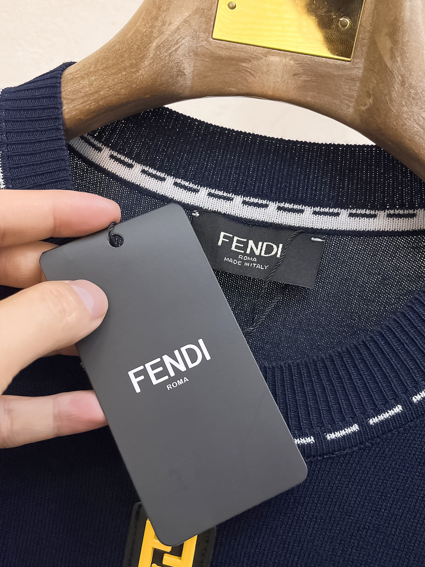 芬迪 2026春夏新品针织短袖，进口针织面料，手感柔软。顶级进口私货，设计潮流短袖针织衫，不失奢华 品质