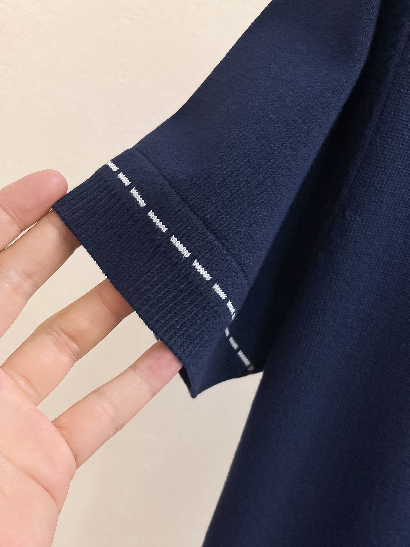 芬迪 2026春夏新品针织短袖，进口针织面料，手感柔软。顶级进口私货，设计潮流短袖针织衫，不失奢华 品质