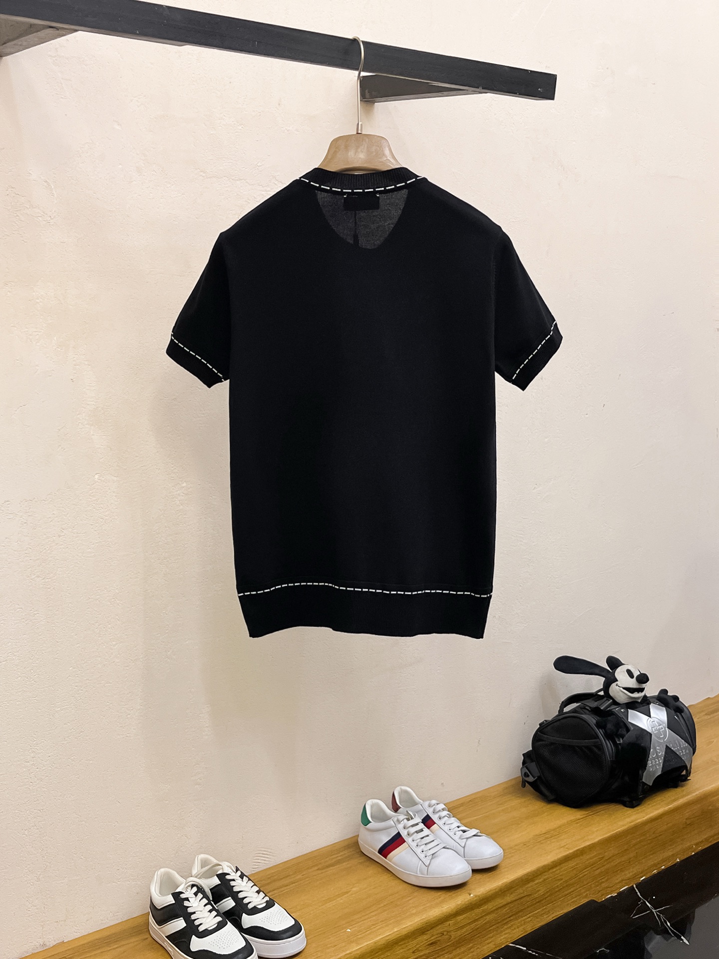 芬迪 2026春夏新品针织短袖，进口针织面料，手感柔软。顶级进口私货，设计潮流短袖针织衫，不失奢华 品质