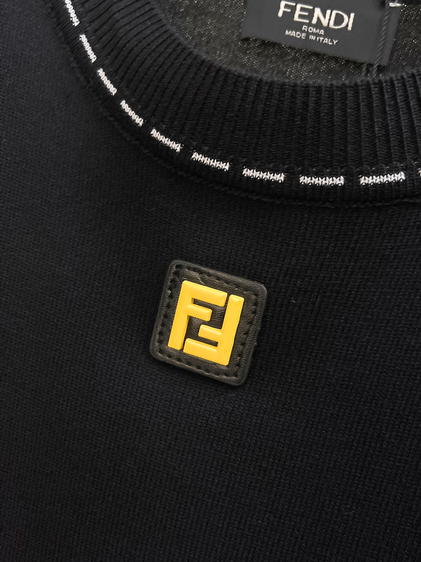 芬迪 2026春夏新品针织短袖，进口针织面料，手感柔软。顶级进口私货，设计潮流短袖针织衫，不失奢华 品质