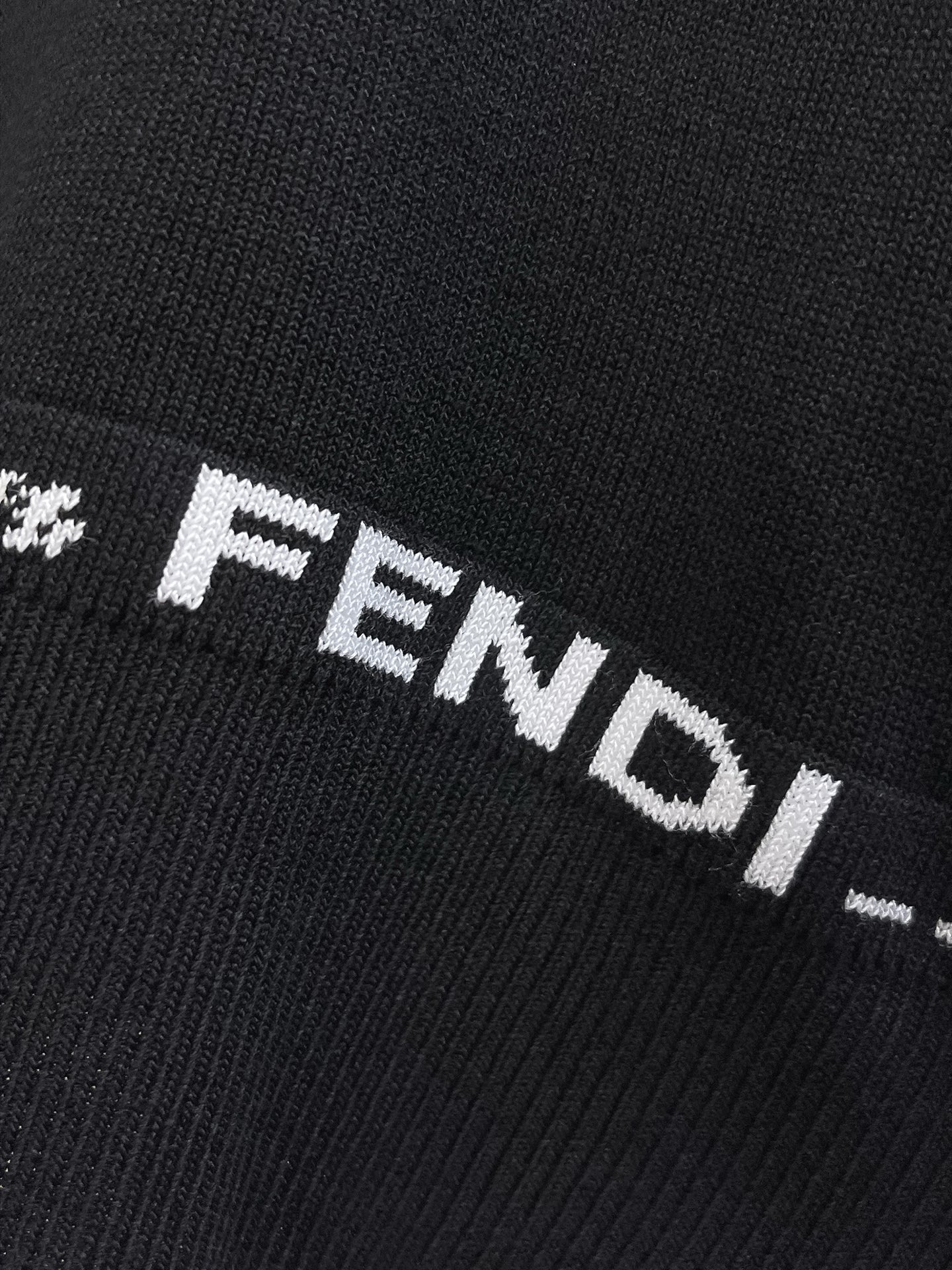 芬迪 2026春夏新品针织短袖，进口针织面料，手感柔软。顶级进口私货，设计潮流短袖针织衫，不失奢华 品质