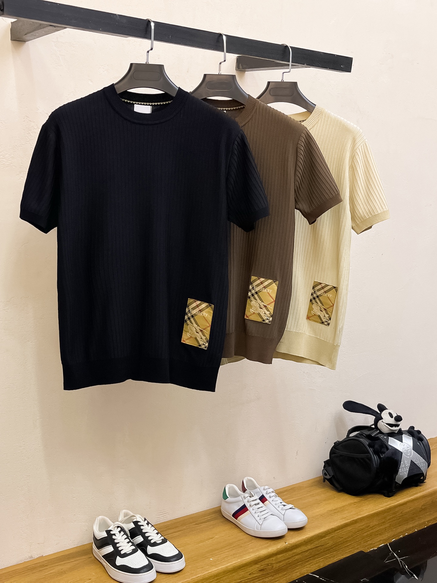 巴宝莉 2026春夏新品针织短袖，进口针织面料，手感柔软。顶级进口私货，设计潮流短袖针织衫，不失奢华 品