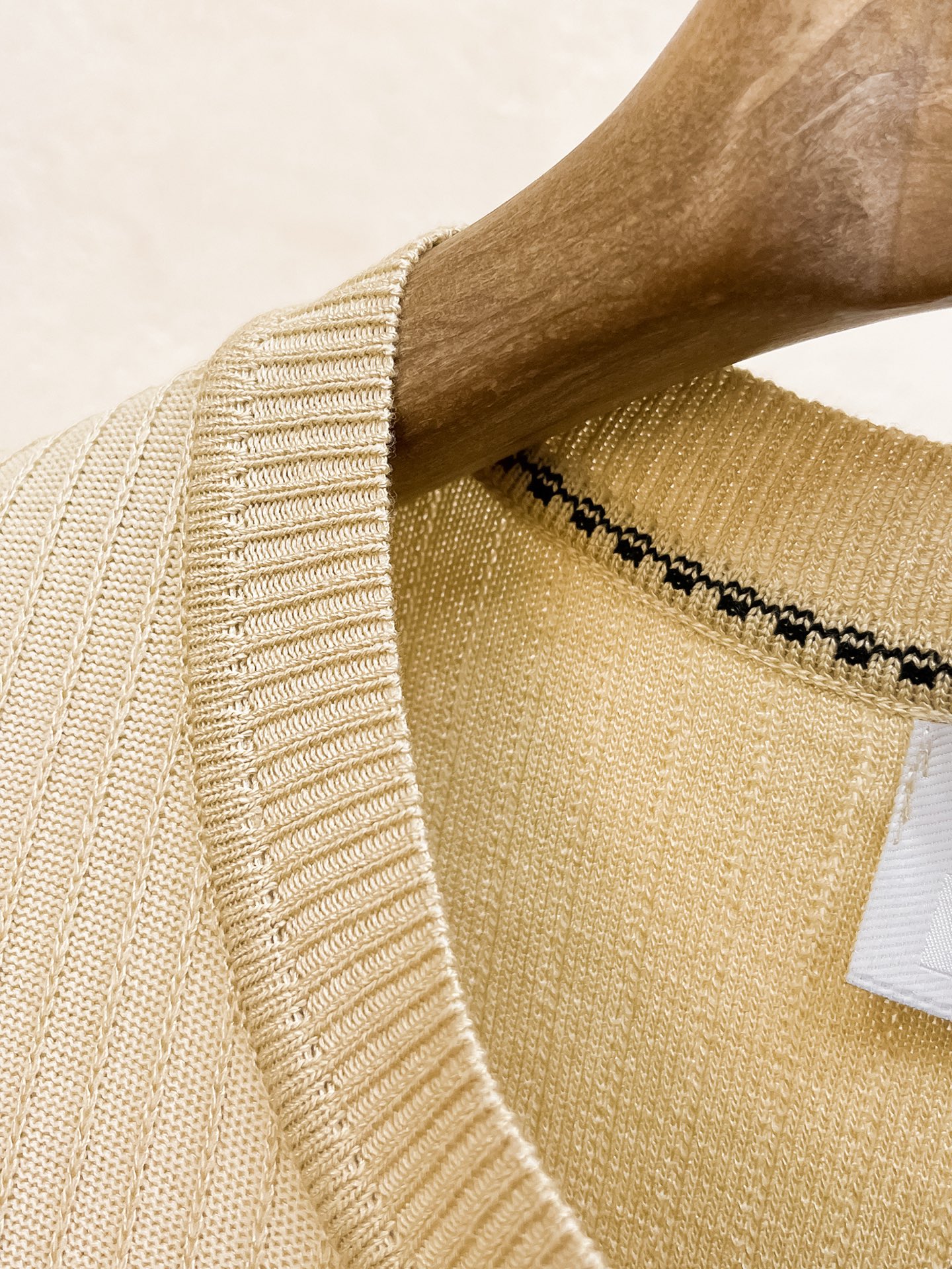 巴宝莉 2026春夏新品针织短袖，进口针织面料，手感柔软。顶级进口私货，设计潮流短袖针织衫，不失奢华 品