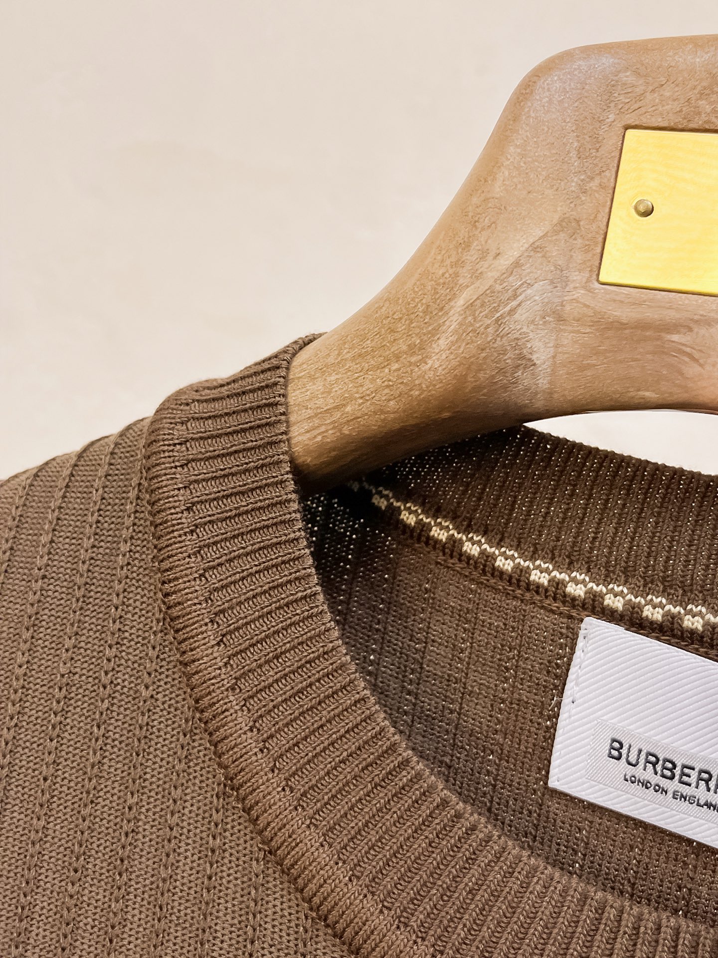 巴宝莉 2026春夏新品针织短袖，进口针织面料，手感柔软。顶级进口私货，设计潮流短袖针织衫，不失奢华 品