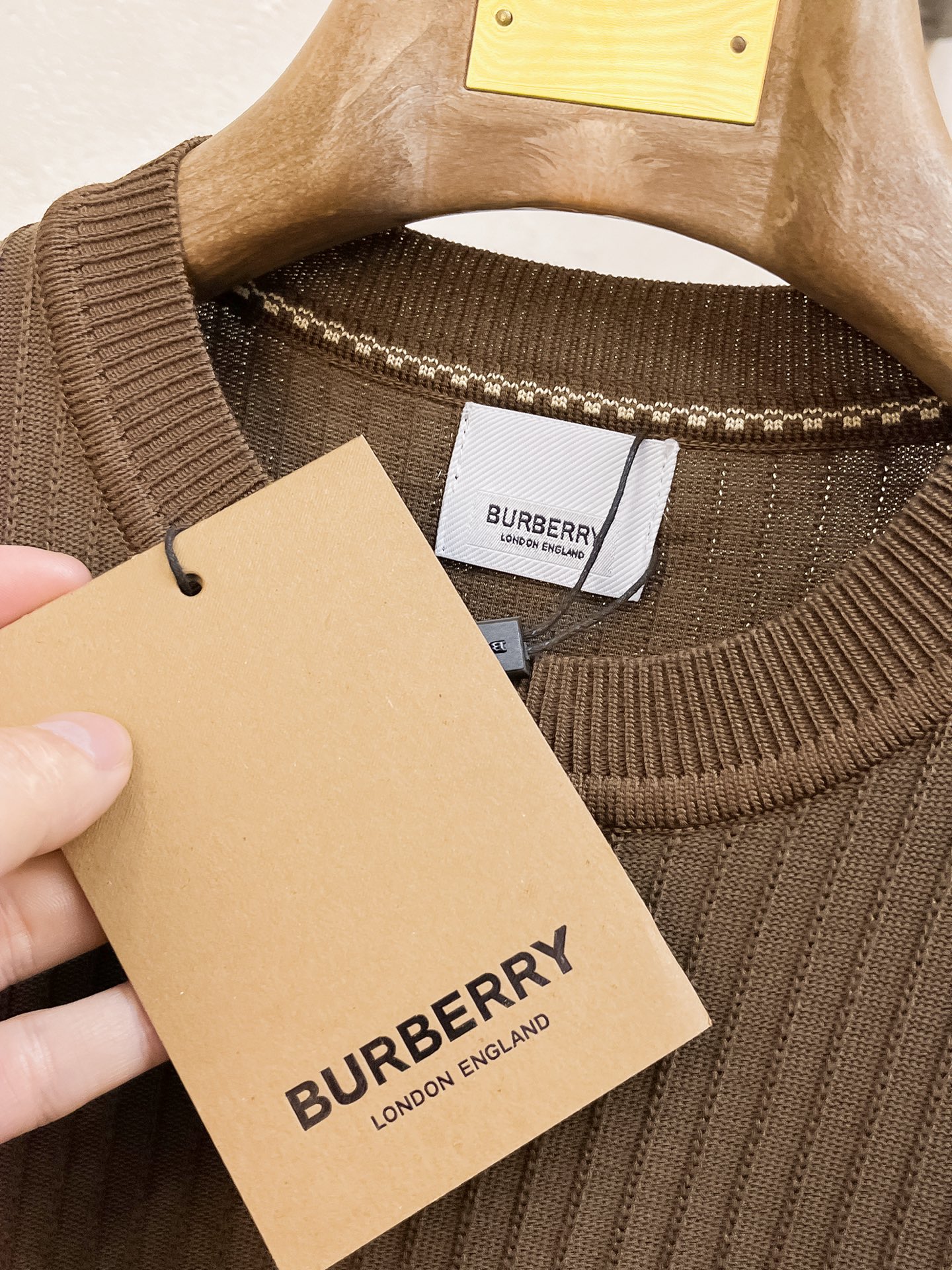 巴宝莉 2026春夏新品针织短袖，进口针织面料，手感柔软。顶级进口私货，设计潮流短袖针织衫，不失奢华 品