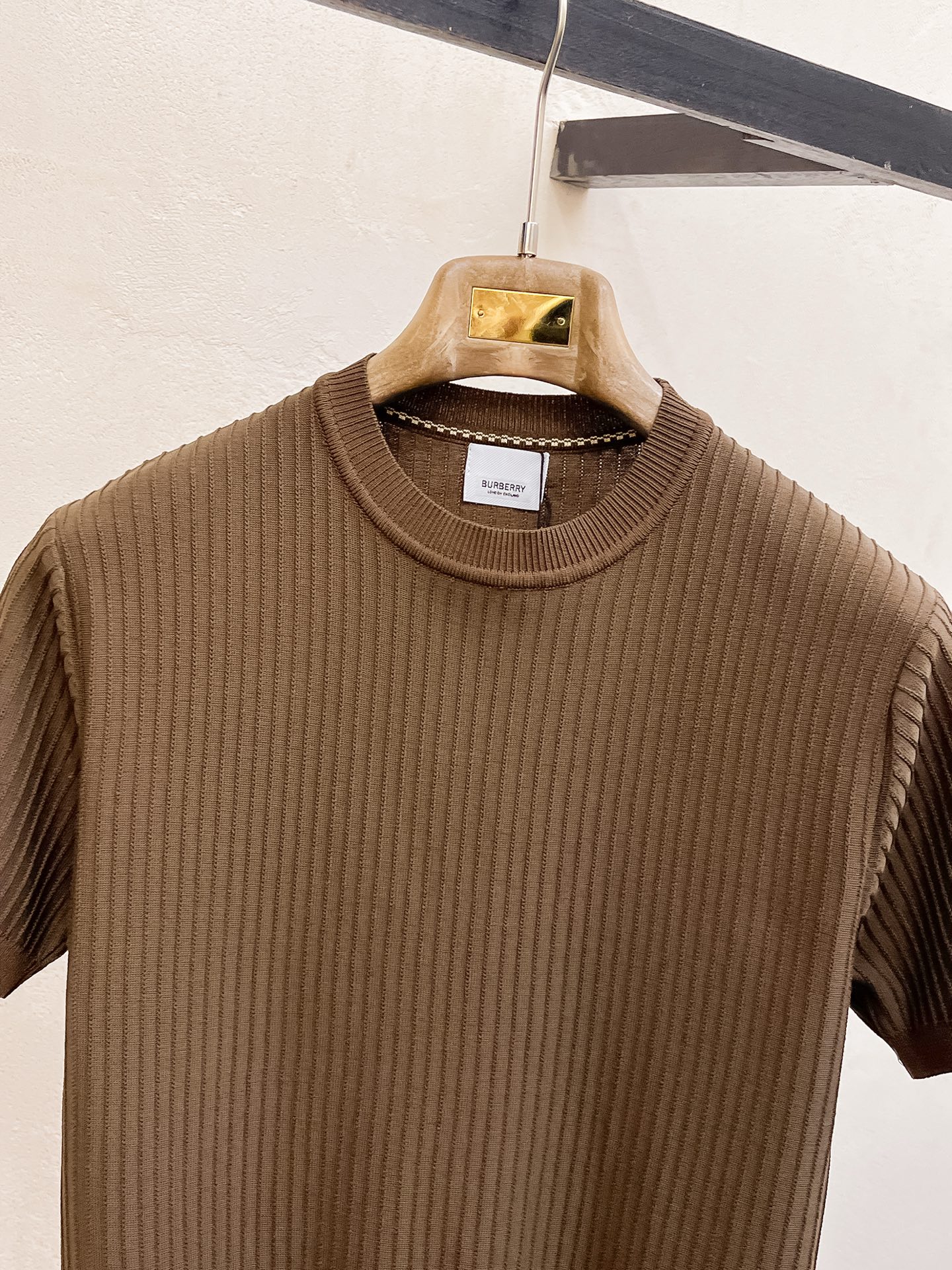 巴宝莉 2026春夏新品针织短袖，进口针织面料，手感柔软。顶级进口私货，设计潮流短袖针织衫，不失奢华 品