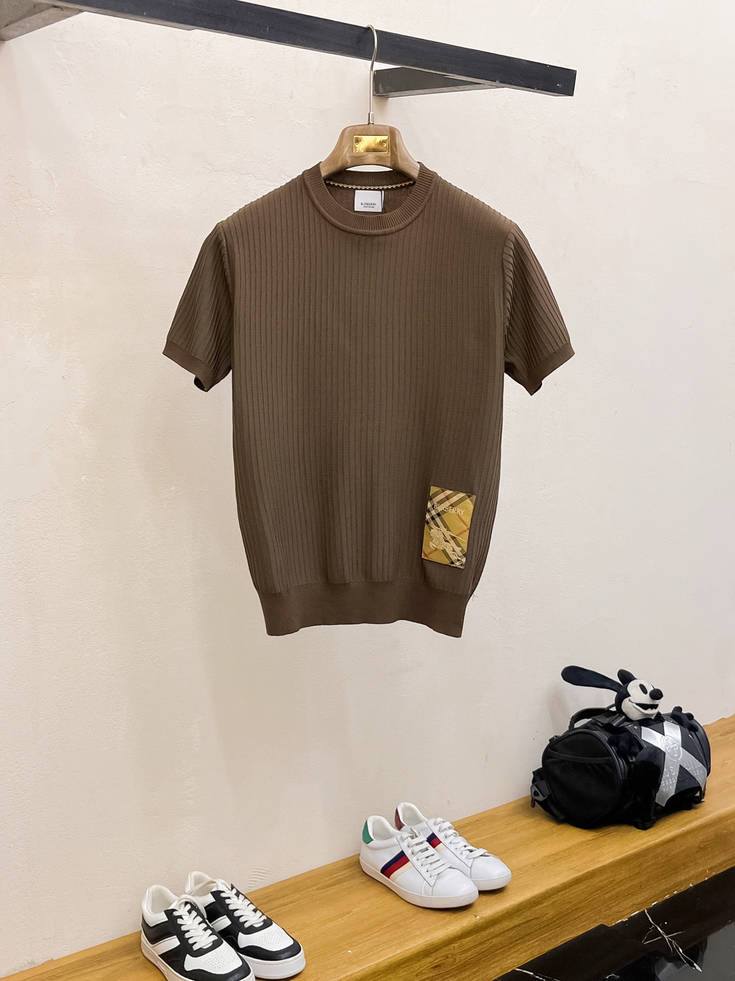 巴宝莉 2026春夏新品针织短袖，进口针织面料，手感柔软。顶级进口私货，设计潮流短袖针织衫，不失奢华 品