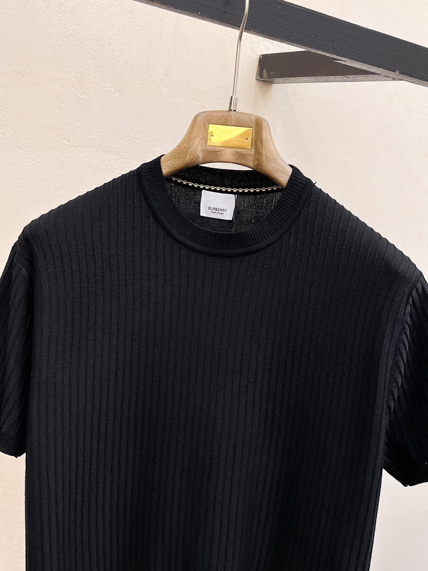 巴宝莉 2026春夏新品针织短袖，进口针织面料，手感柔软。顶级进口私货，设计潮流短袖针织衫，不失奢华 品