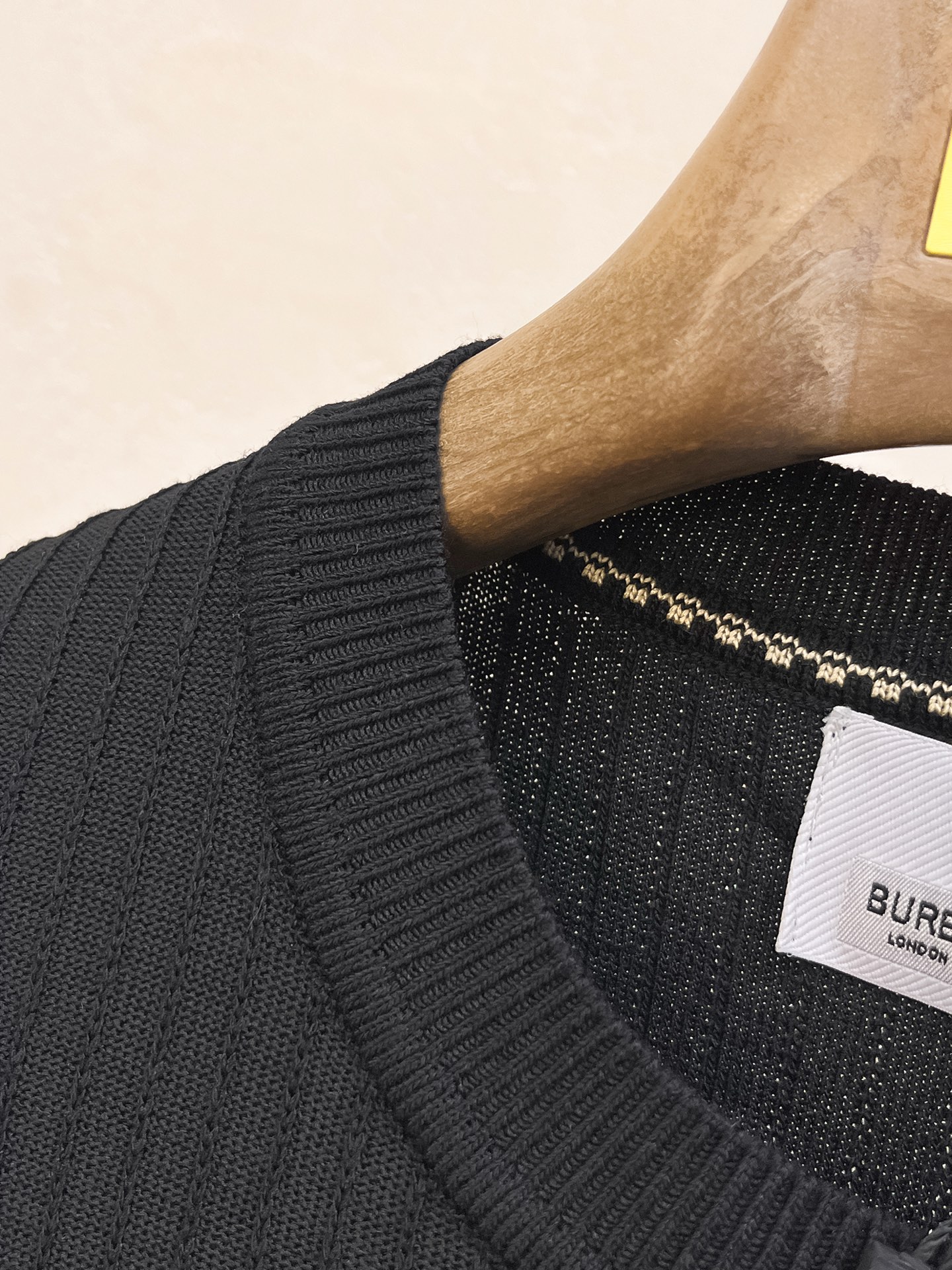 巴宝莉 2026春夏新品针织短袖，进口针织面料，手感柔软。顶级进口私货，设计潮流短袖针织衫，不失奢华 品