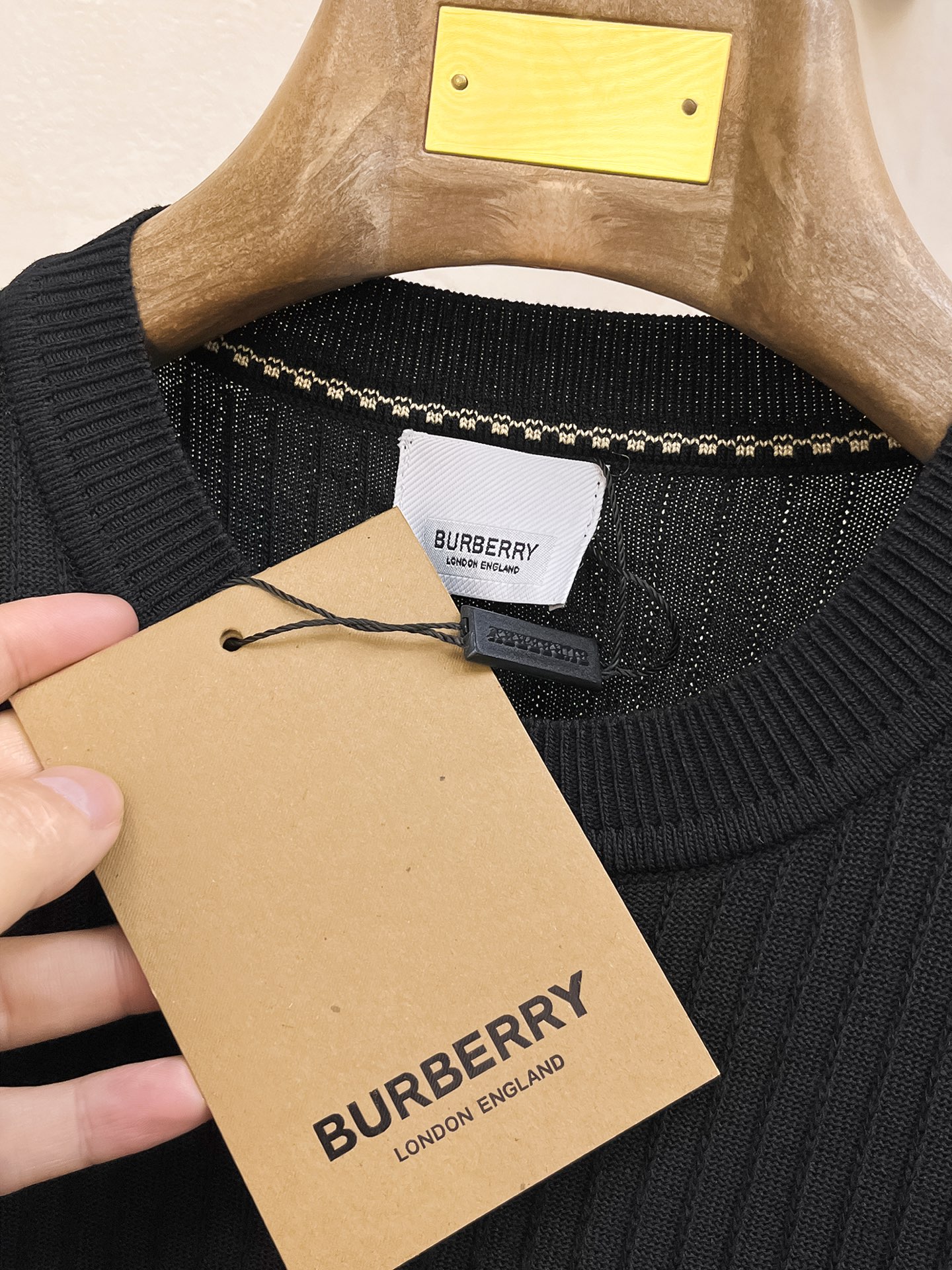 巴宝莉 2026春夏新品针织短袖，进口针织面料，手感柔软。顶级进口私货，设计潮流短袖针织衫，不失奢华 品