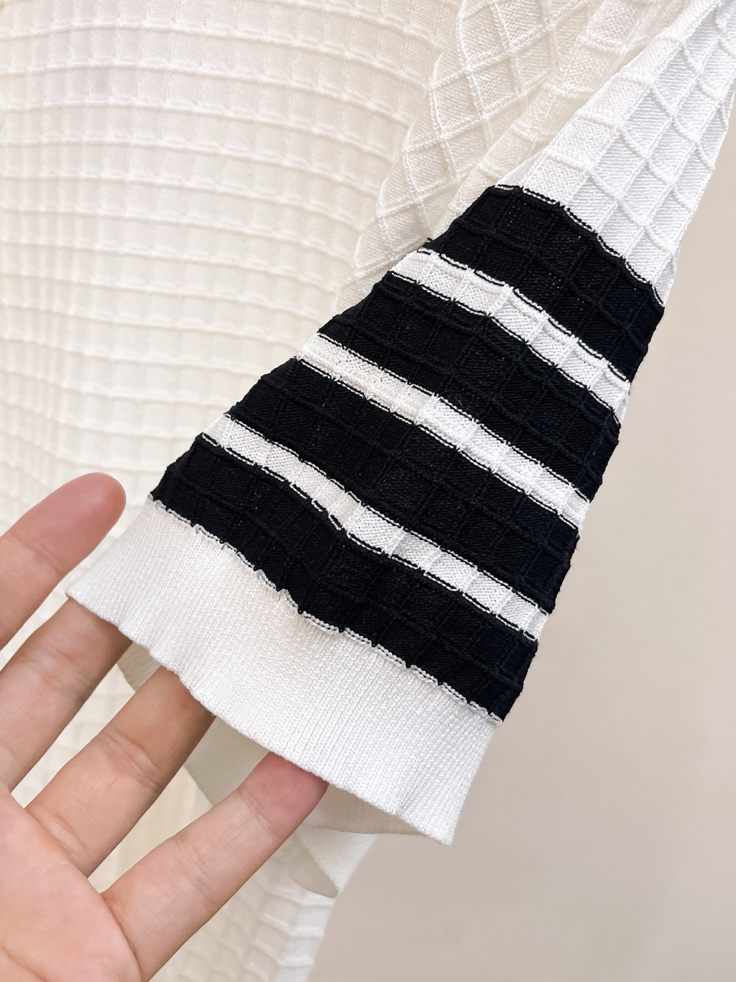 TB 2026春夏新品针织短袖，进口针织面料，手感柔软。顶级进口私货，设计潮流短袖针织衫，不失奢华 品质