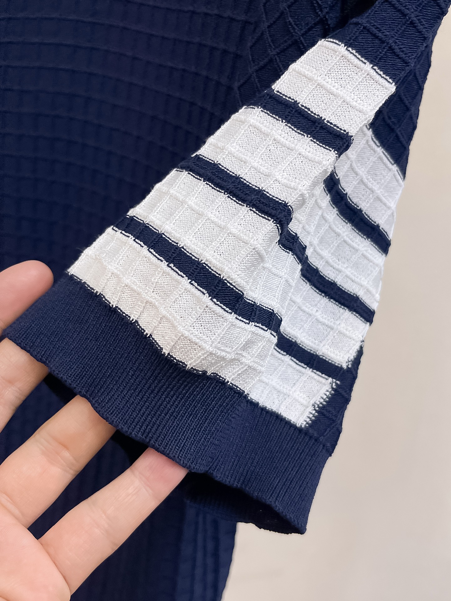 TB 2026春夏新品针织短袖，进口针织面料，手感柔软。顶级进口私货，设计潮流短袖针织衫，不失奢华 品质