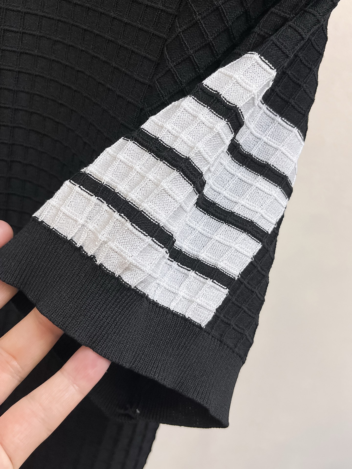 TB 2026春夏新品针织短袖，进口针织面料，手感柔软。顶级进口私货，设计潮流短袖针织衫，不失奢华 品质