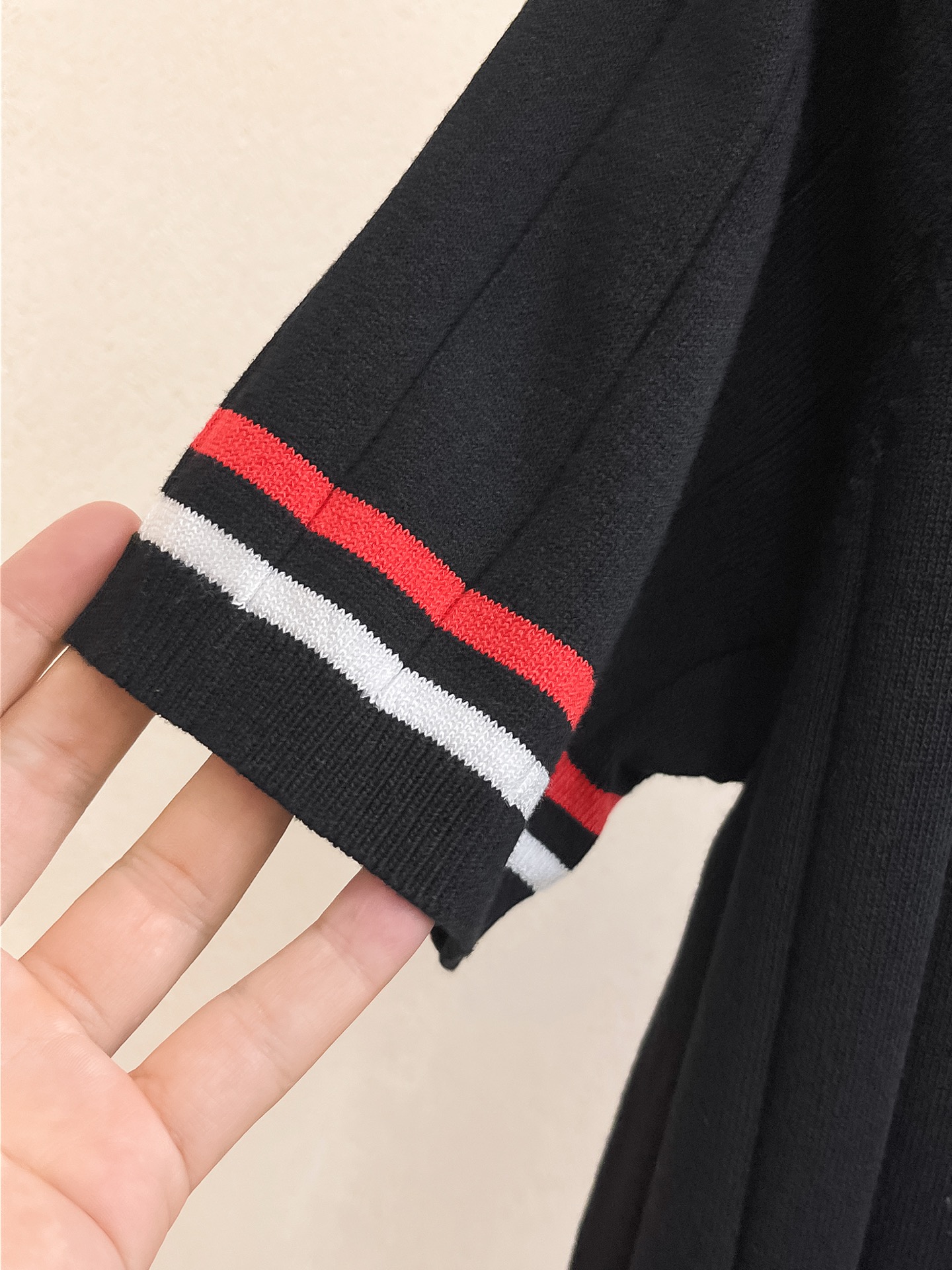 蒙口 2026春夏新品针织短袖，进口针织面料，手感柔软。顶级进口私货，设计潮流短袖针织衫，不失奢华 品质