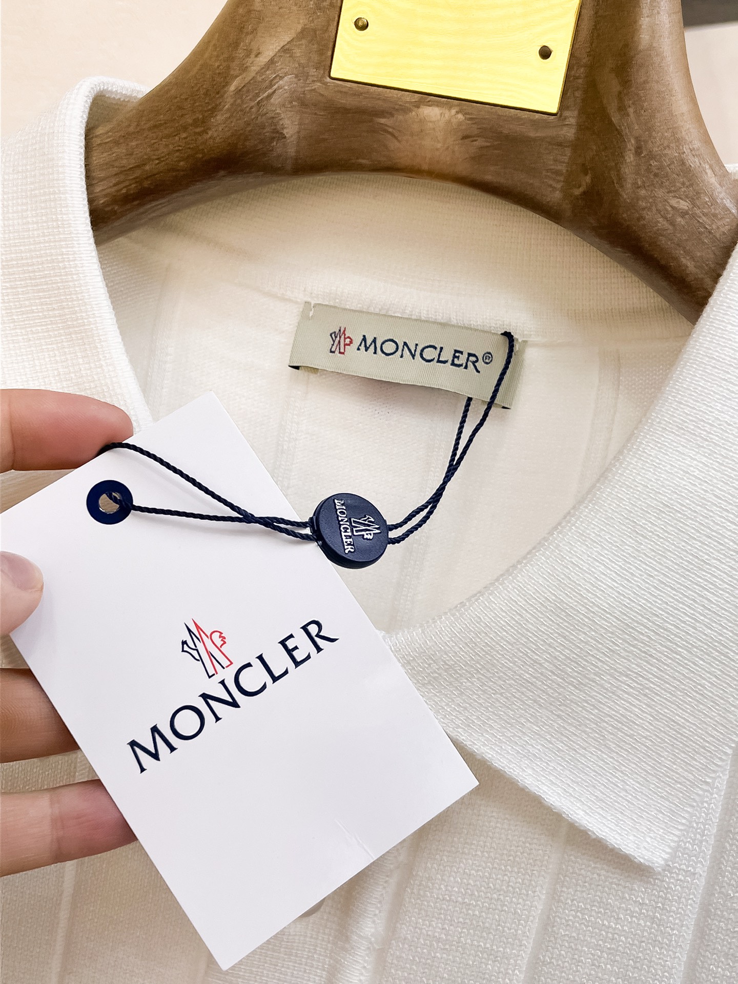 蒙口 2026春夏新品针织短袖，进口针织面料，手感柔软。顶级进口私货，设计潮流短袖针织衫，不失奢华 品质