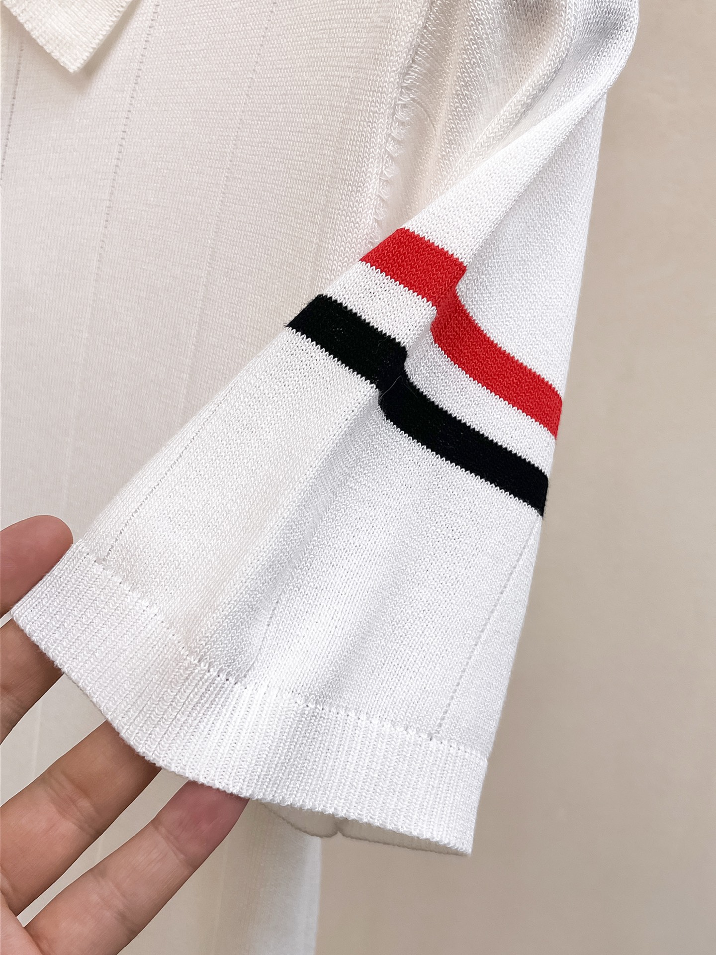 TB 2026春夏新品针织短袖，进口针织面料，手感柔软。顶级进口私货，设计潮流短袖针织衫，不失奢华 品质