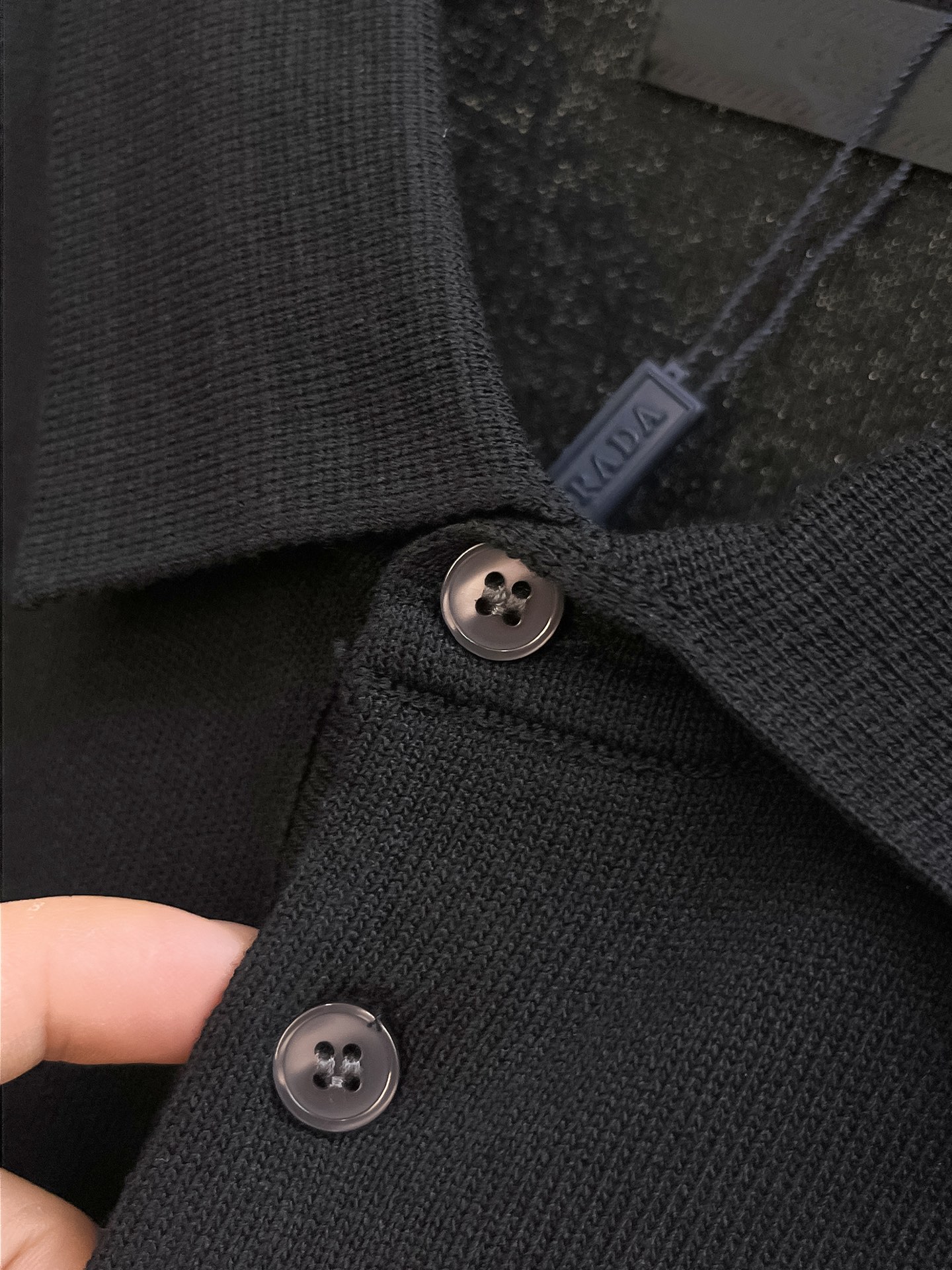 普拉达 2026春夏新品针织短袖，进口针织面料，手感柔软。顶级进口私货，设计潮流短袖针织衫，不失奢华 品