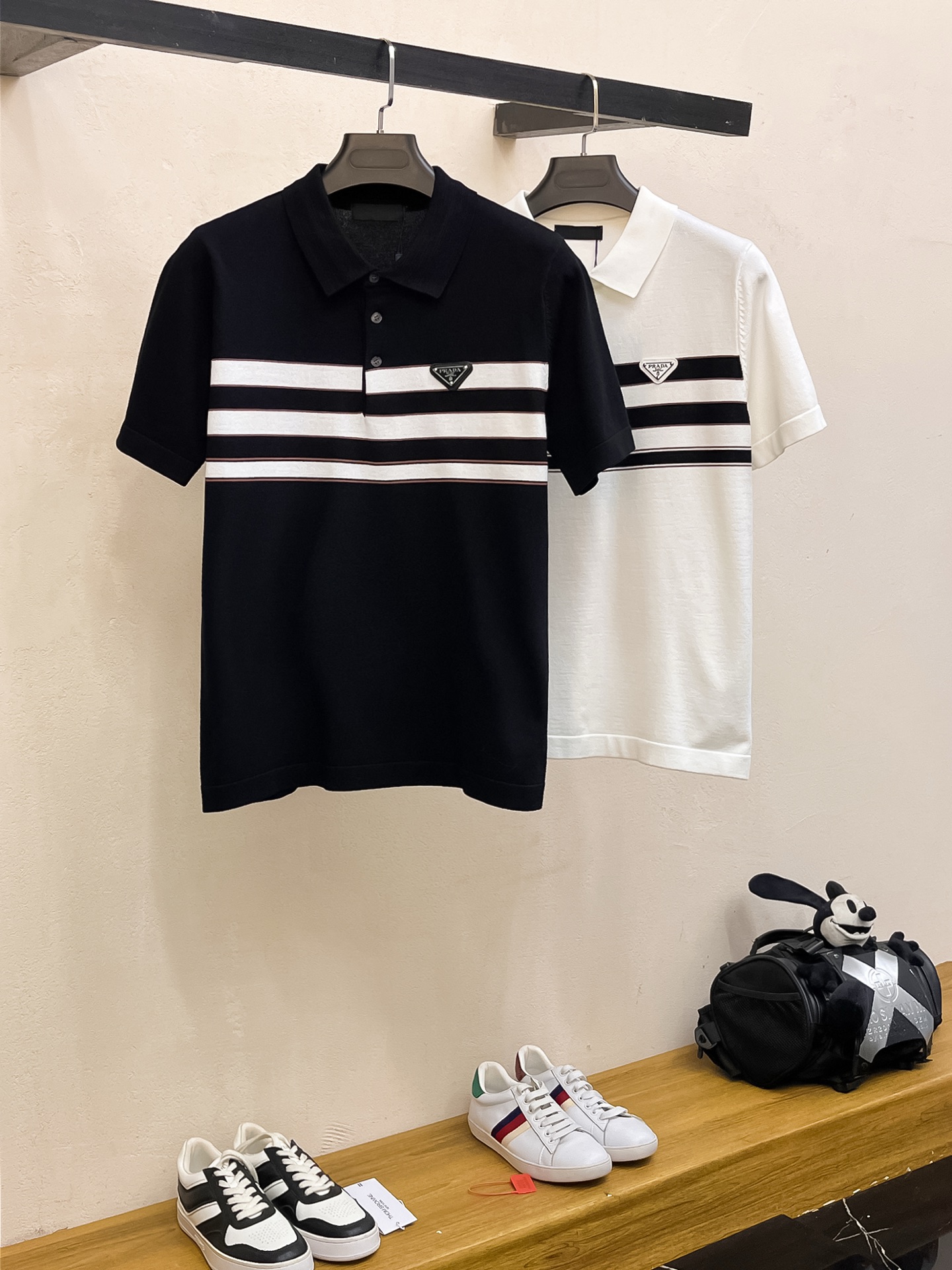 普拉达 2026春夏新品针织短袖，进口针织面料，手感柔软。顶级进口私货，设计潮流短袖针织衫，不失奢华 品