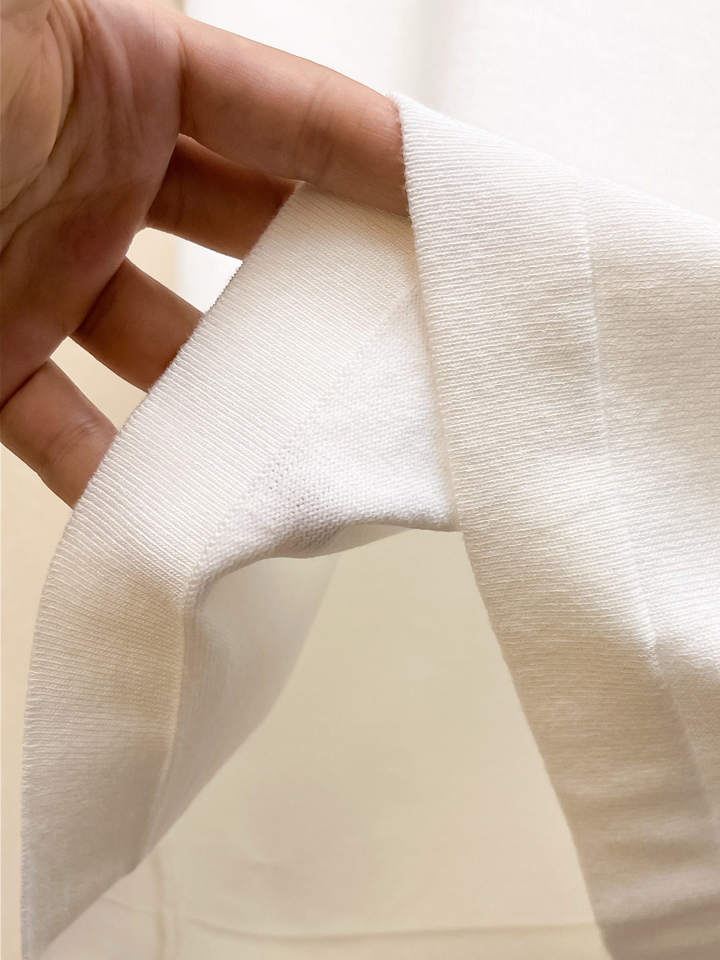 普拉达 2026春夏新品针织短袖，进口针织面料，手感柔软。顶级进口私货，设计潮流短袖针织衫，不失奢华 品