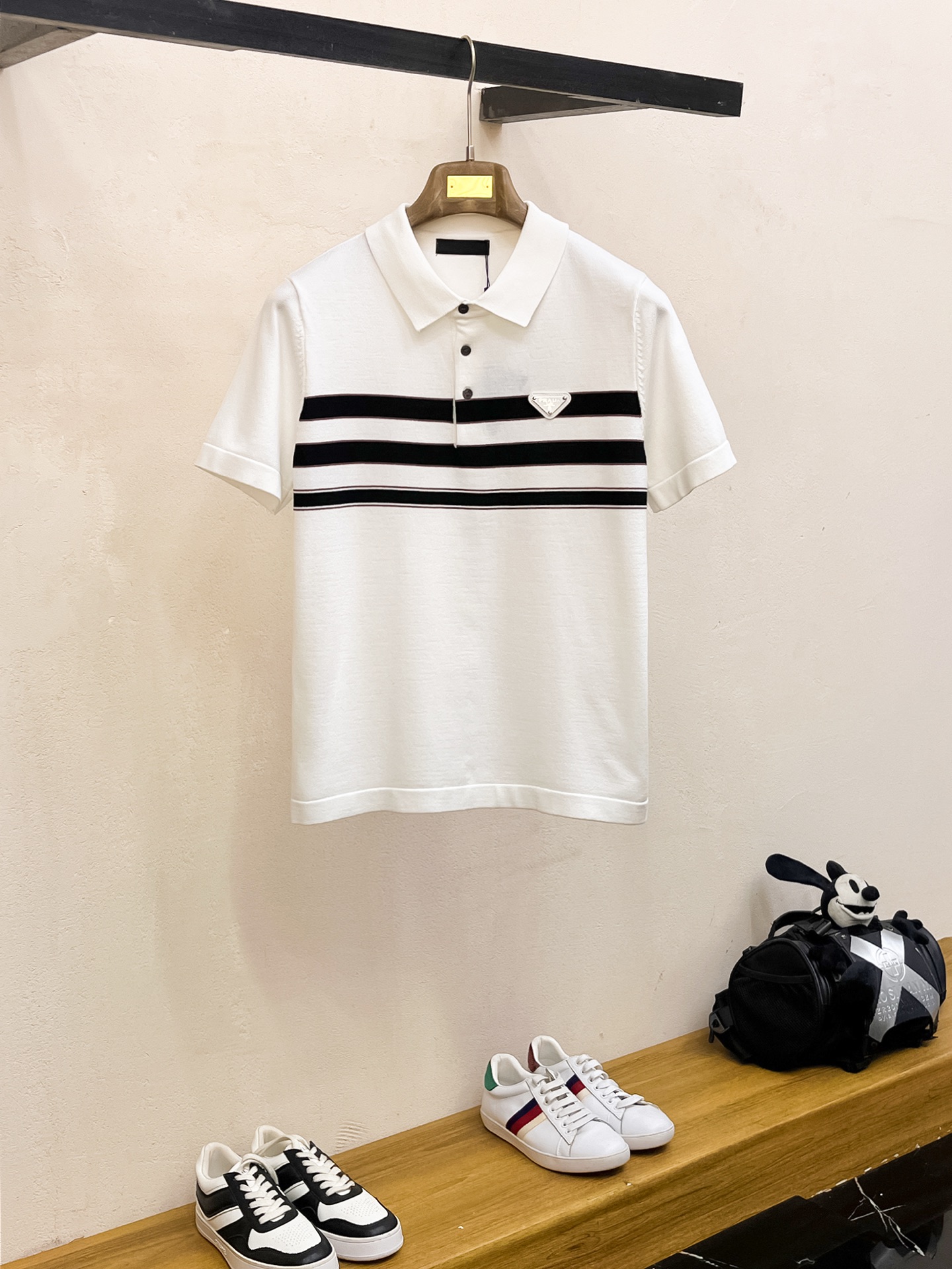 普拉达 2026春夏新品针织短袖，进口针织面料，手感柔软。顶级进口私货，设计潮流短袖针织衫，不失奢华 品