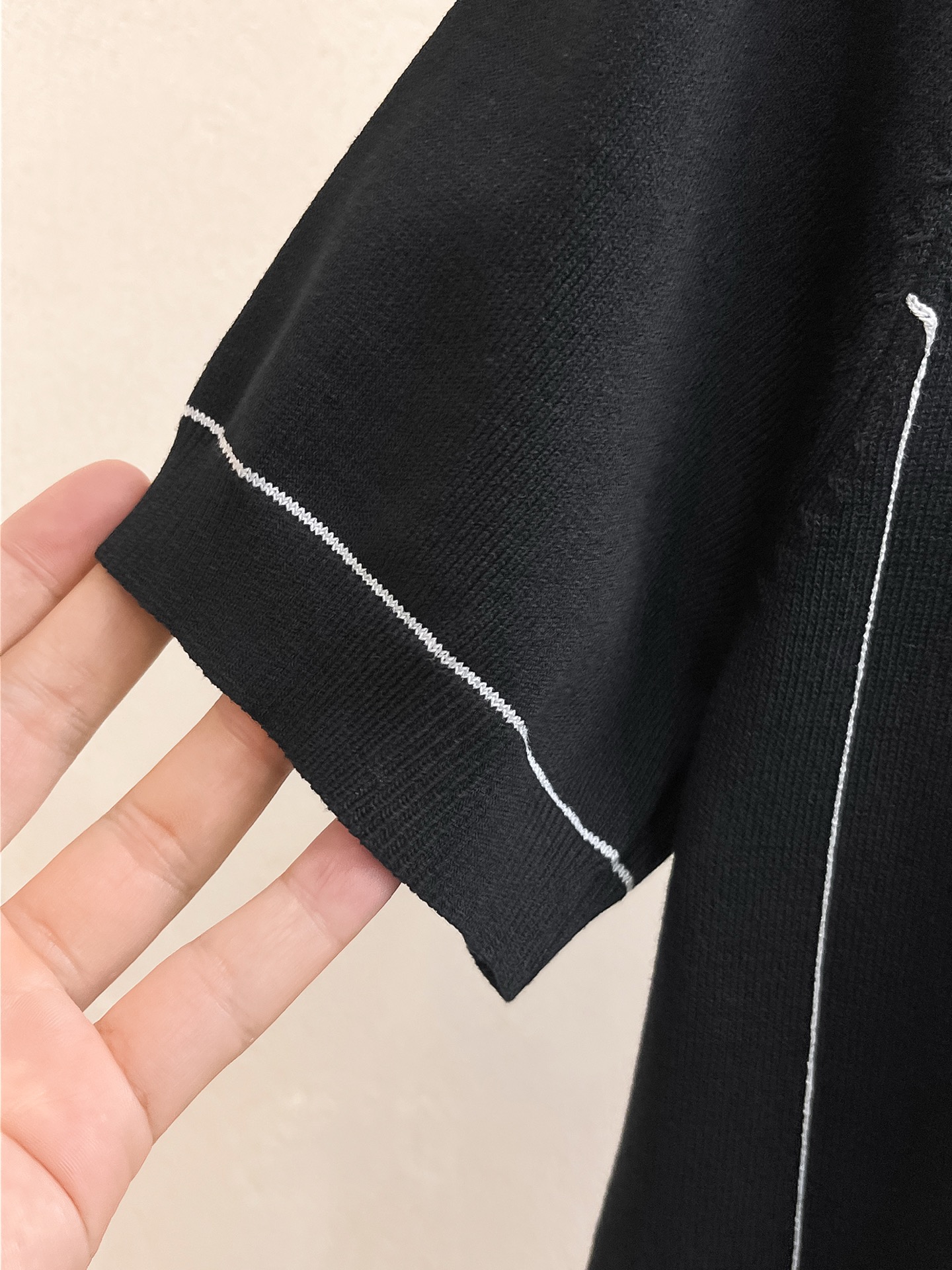 普拉达 2026春夏新品针织短袖，进口针织面料，手感柔软。顶级进口私货，设计潮流短袖针织衫，不失奢华 品