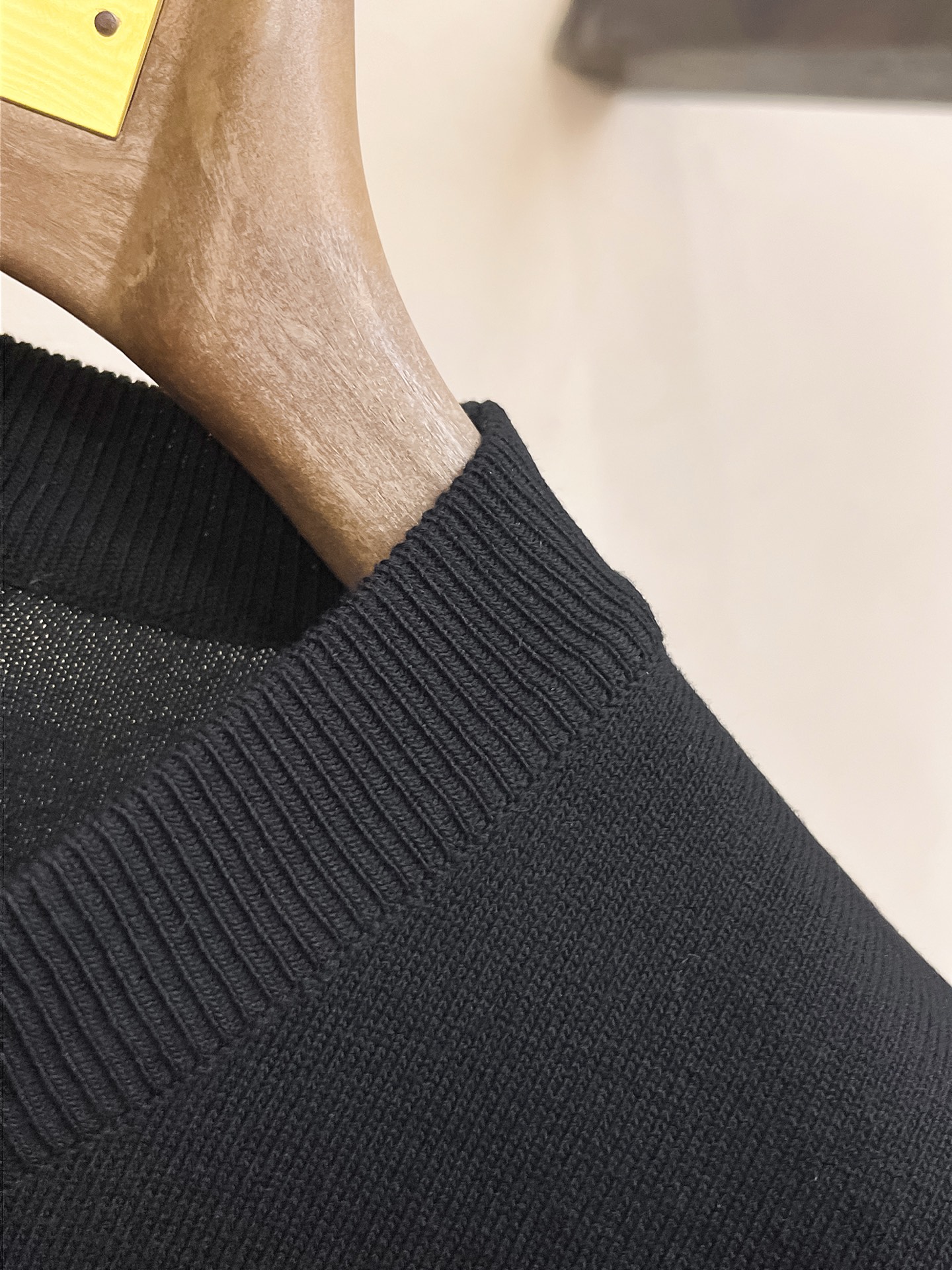 普拉达 2026春夏新品针织短袖，进口针织面料，手感柔软。顶级进口私货，设计潮流短袖针织衫，不失奢华 品