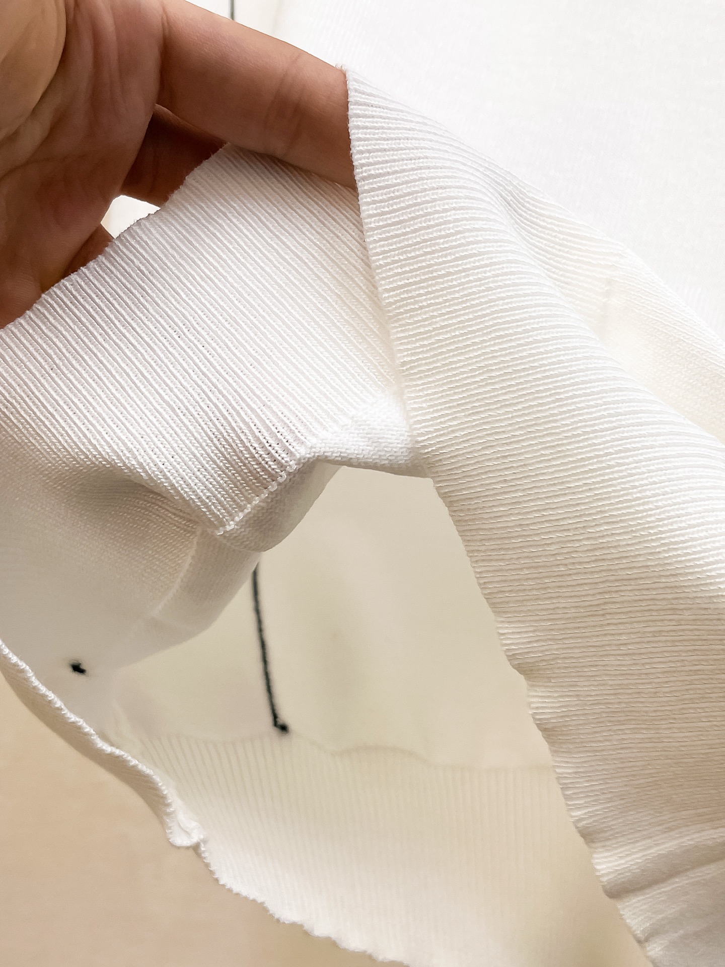 普拉达 2026春夏新品针织短袖，进口针织面料，手感柔软。顶级进口私货，设计潮流短袖针织衫，不失奢华 品