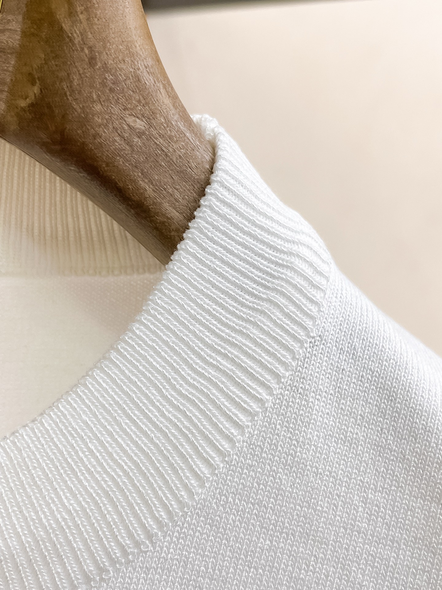 普拉达 2026春夏新品针织短袖，进口针织面料，手感柔软。顶级进口私货，设计潮流短袖针织衫，不失奢华 品