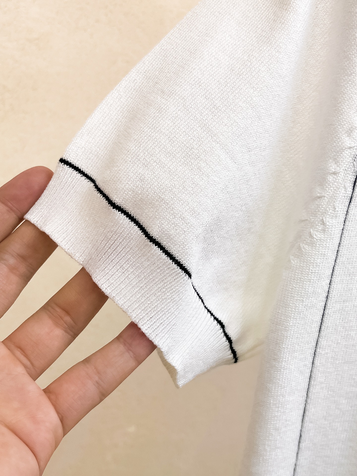 普拉达 2026春夏新品针织短袖，进口针织面料，手感柔软。顶级进口私货，设计潮流短袖针织衫，不失奢华 品