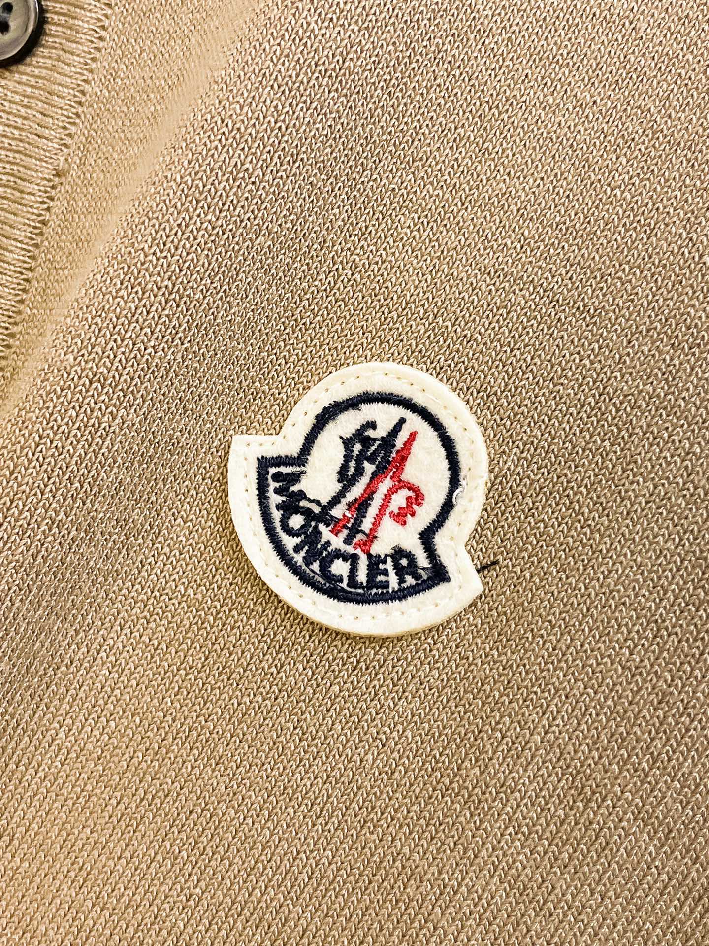 蒙口 2026春夏新品针织短袖，进口针织面料，手感柔软。顶级进口私货，设计潮流短袖针织衫，不失奢华 品质