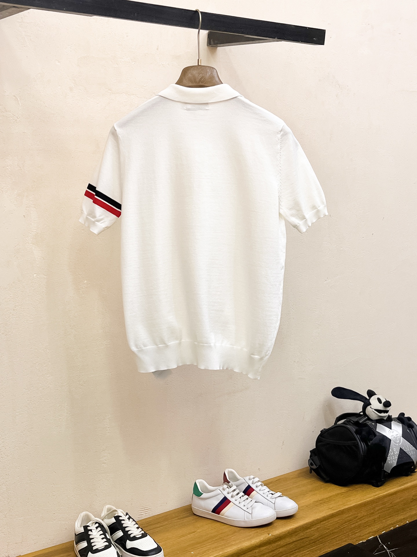 蒙口 春夏新品针织短袖，进口针织面料，手感柔软。顶级进口私货，设计潮流短袖针织衫，不失奢华 品质毋庸置疑