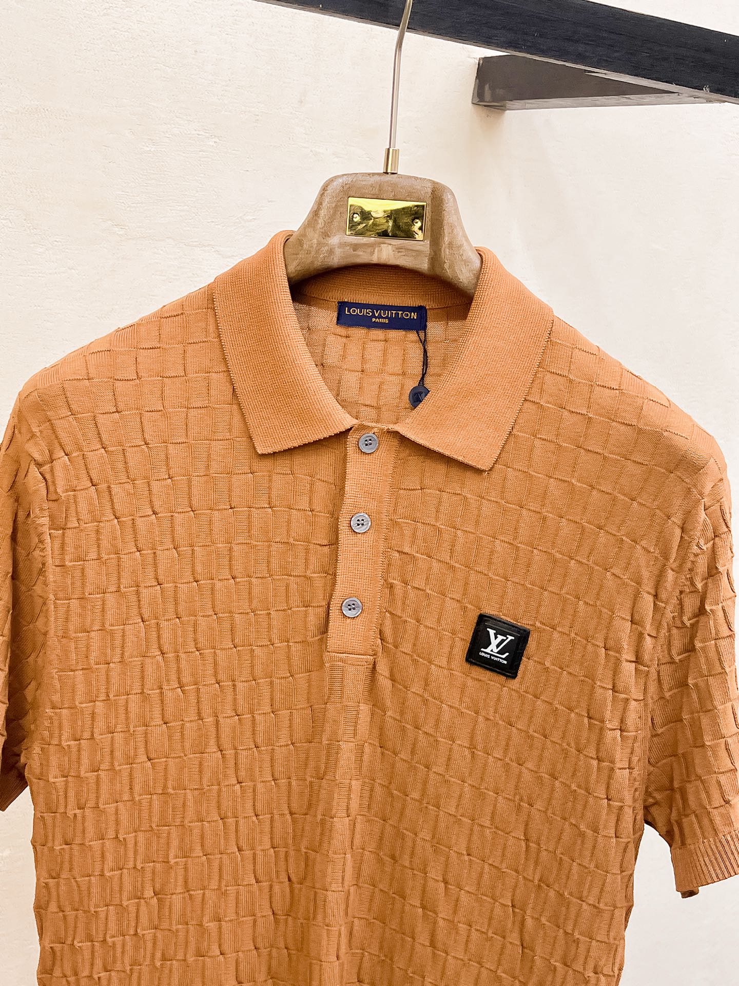 LV 2026春夏新品针织短袖，进口针织面料，手感柔软。顶级进口私货，设计潮流短袖针织衫，不失奢华 品质