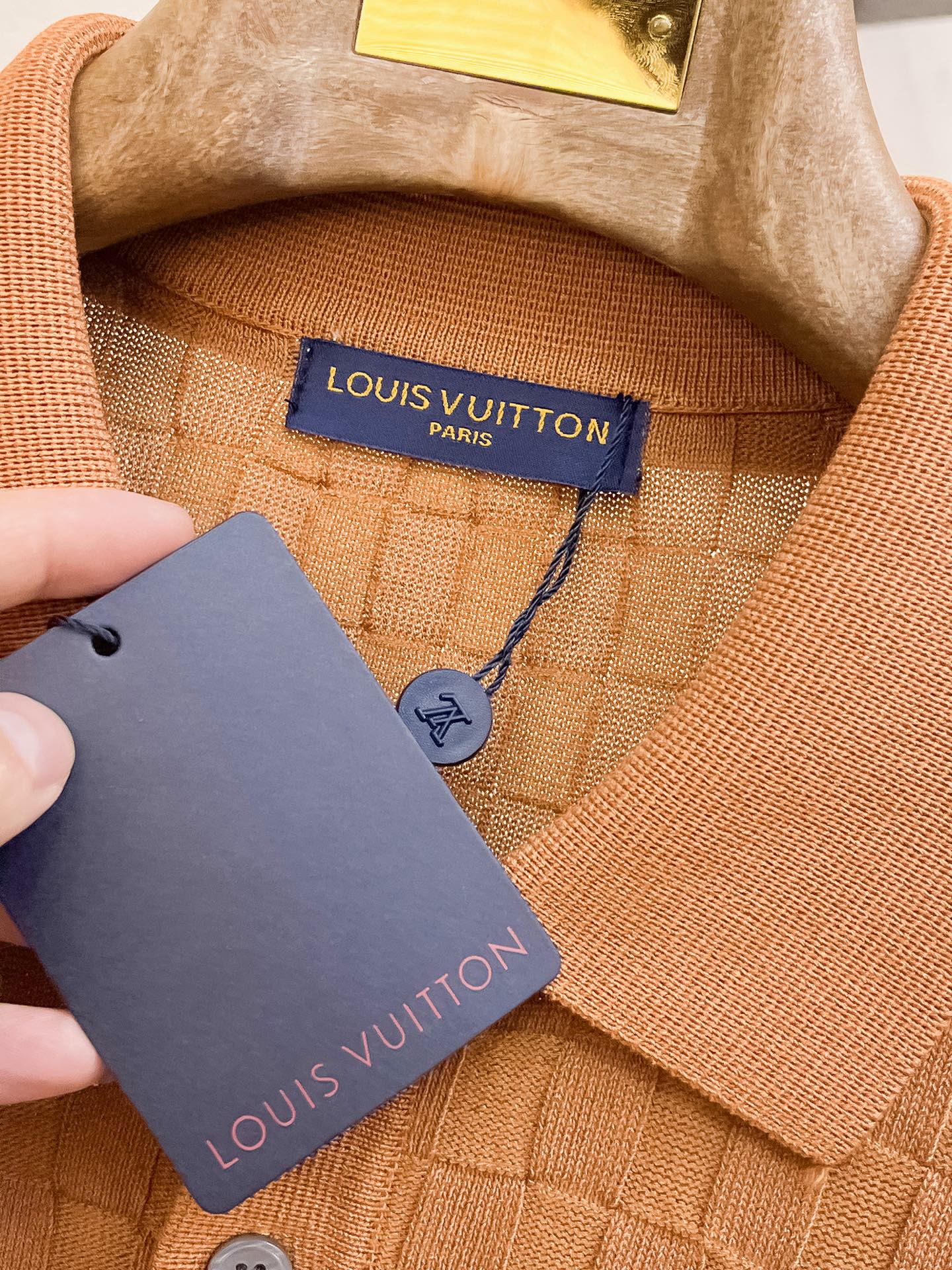 LV 2026春夏新品针织短袖，进口针织面料，手感柔软。顶级进口私货，设计潮流短袖针织衫，不失奢华 品质