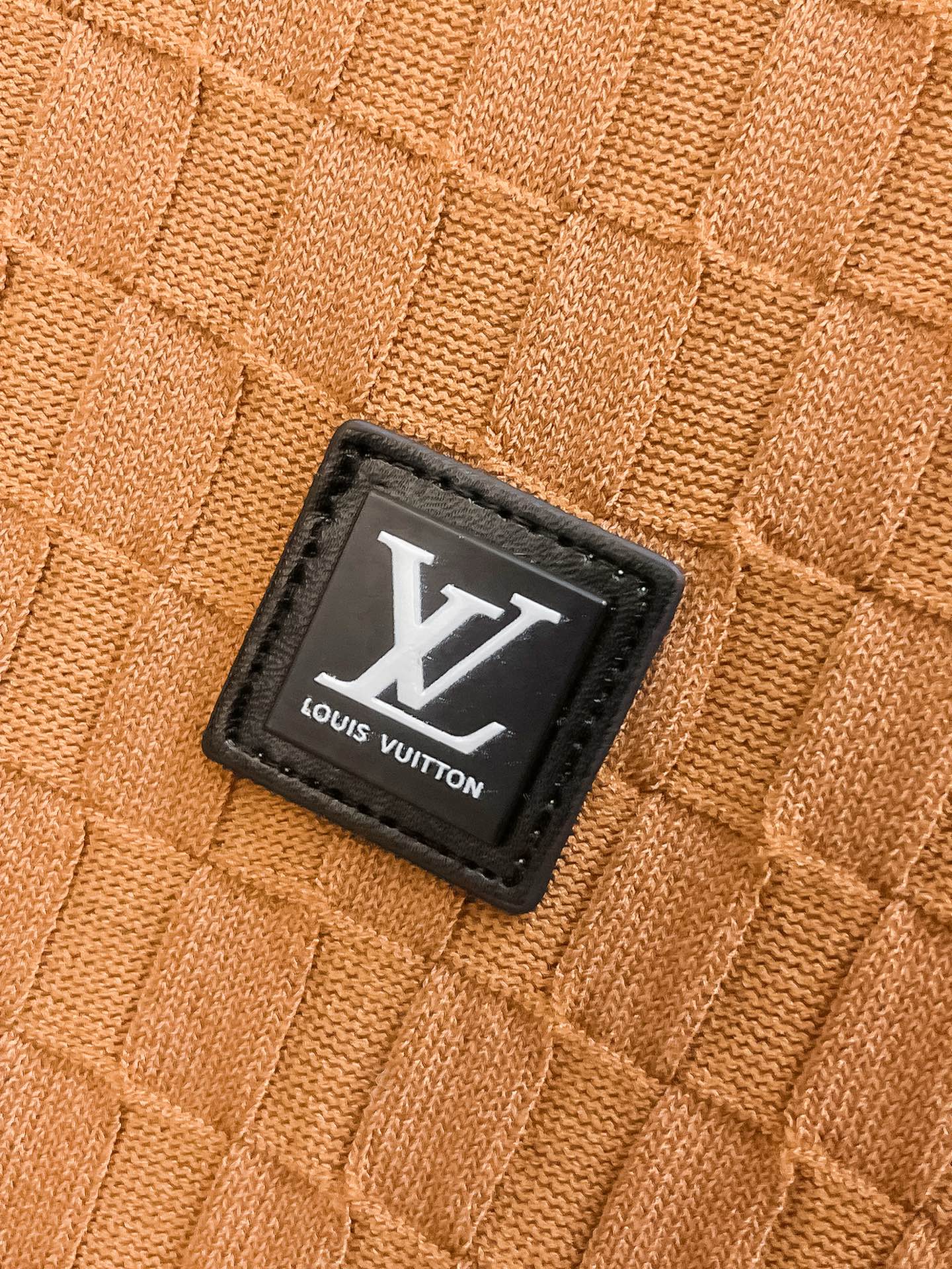 LV 2026春夏新品针织短袖，进口针织面料，手感柔软。顶级进口私货，设计潮流短袖针织衫，不失奢华 品质