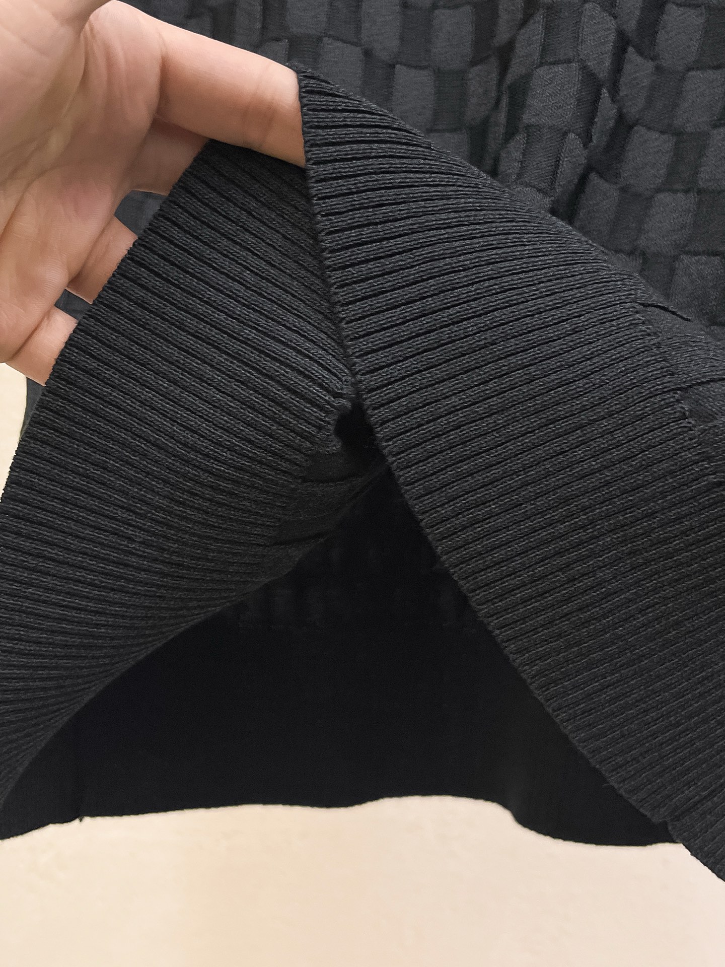 LV 2026春夏新品针织短袖，进口针织面料，手感柔软。顶级进口私货，设计潮流短袖针织衫，不失奢华 品质