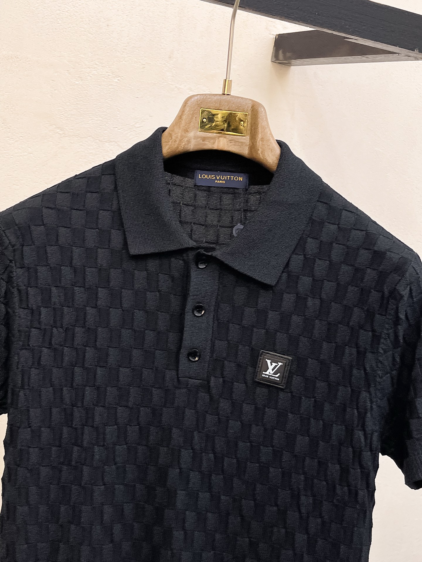 LV 2026春夏新品针织短袖，进口针织面料，手感柔软。顶级进口私货，设计潮流短袖针织衫，不失奢华 品质