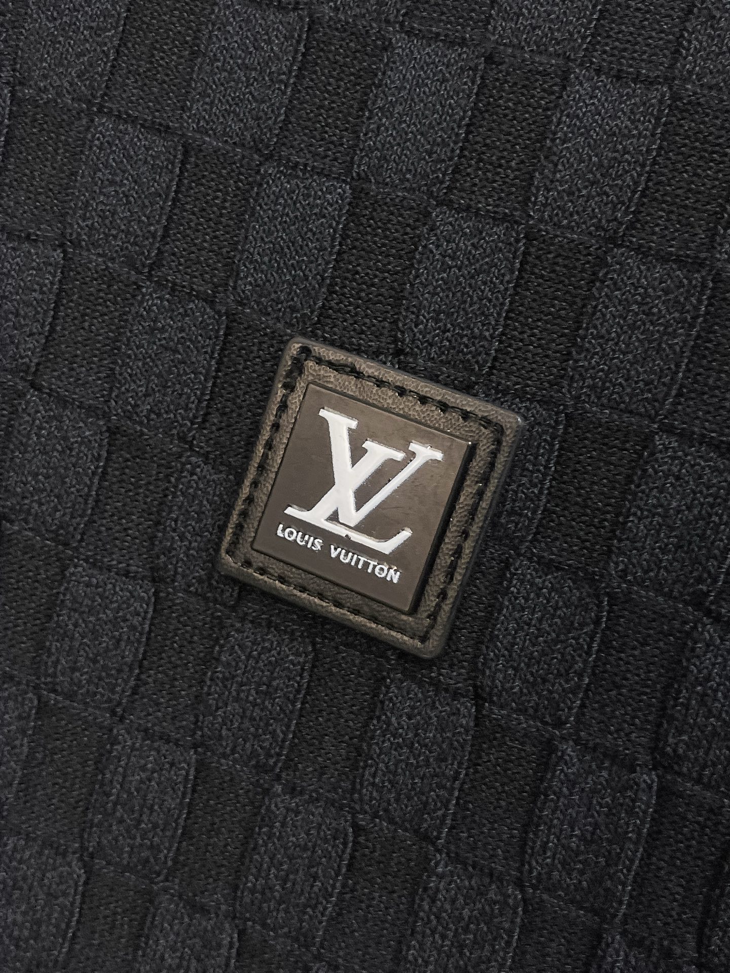 LV 2026春夏新品针织短袖，进口针织面料，手感柔软。顶级进口私货，设计潮流短袖针织衫，不失奢华 品质