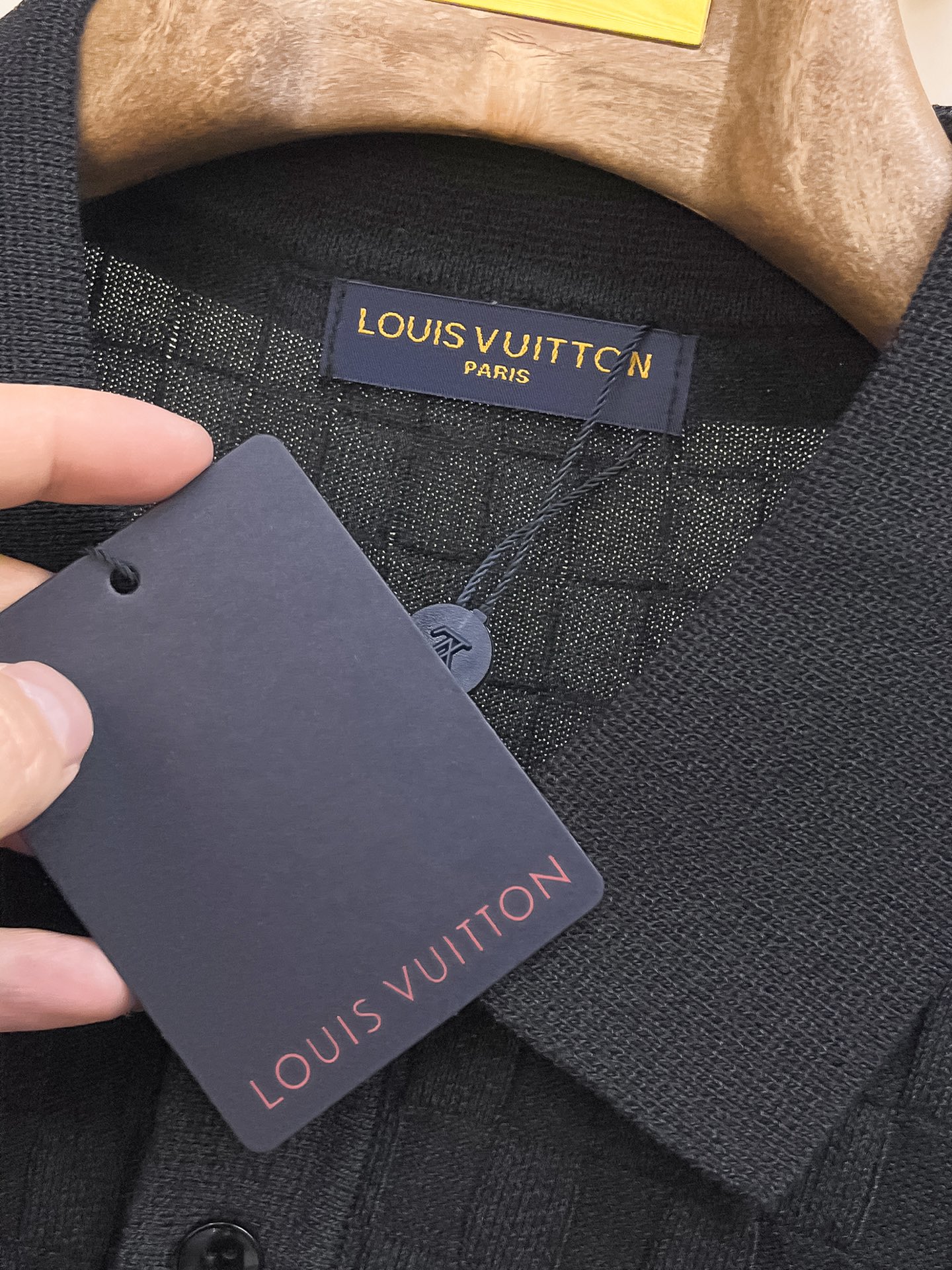 LV 2026春夏新品针织短袖，进口针织面料，手感柔软。顶级进口私货，设计潮流短袖针织衫，不失奢华 品质