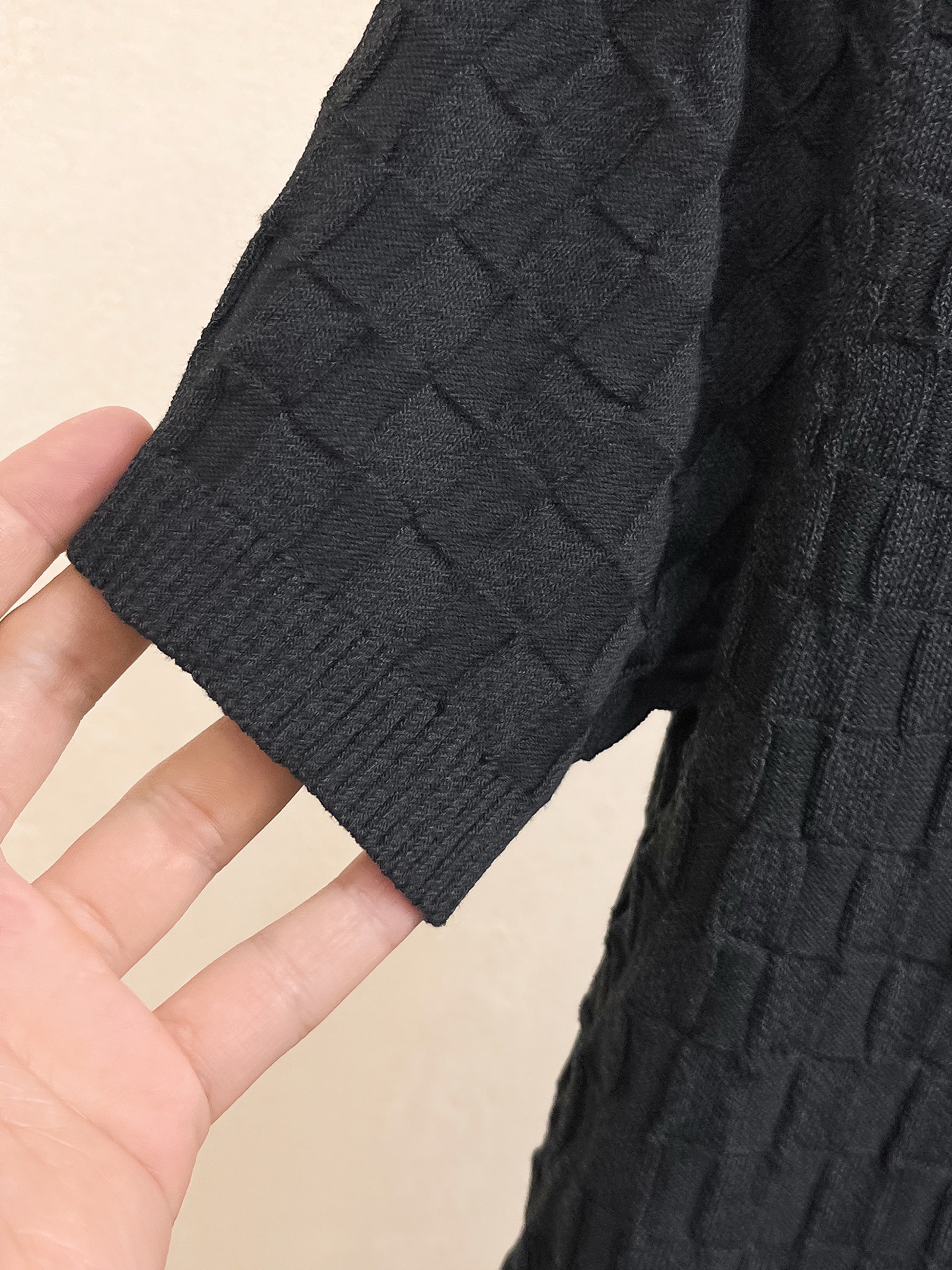 LV 2026春夏新品针织短袖，进口针织面料，手感柔软。顶级进口私货，设计潮流短袖针织衫，不失奢华 品质