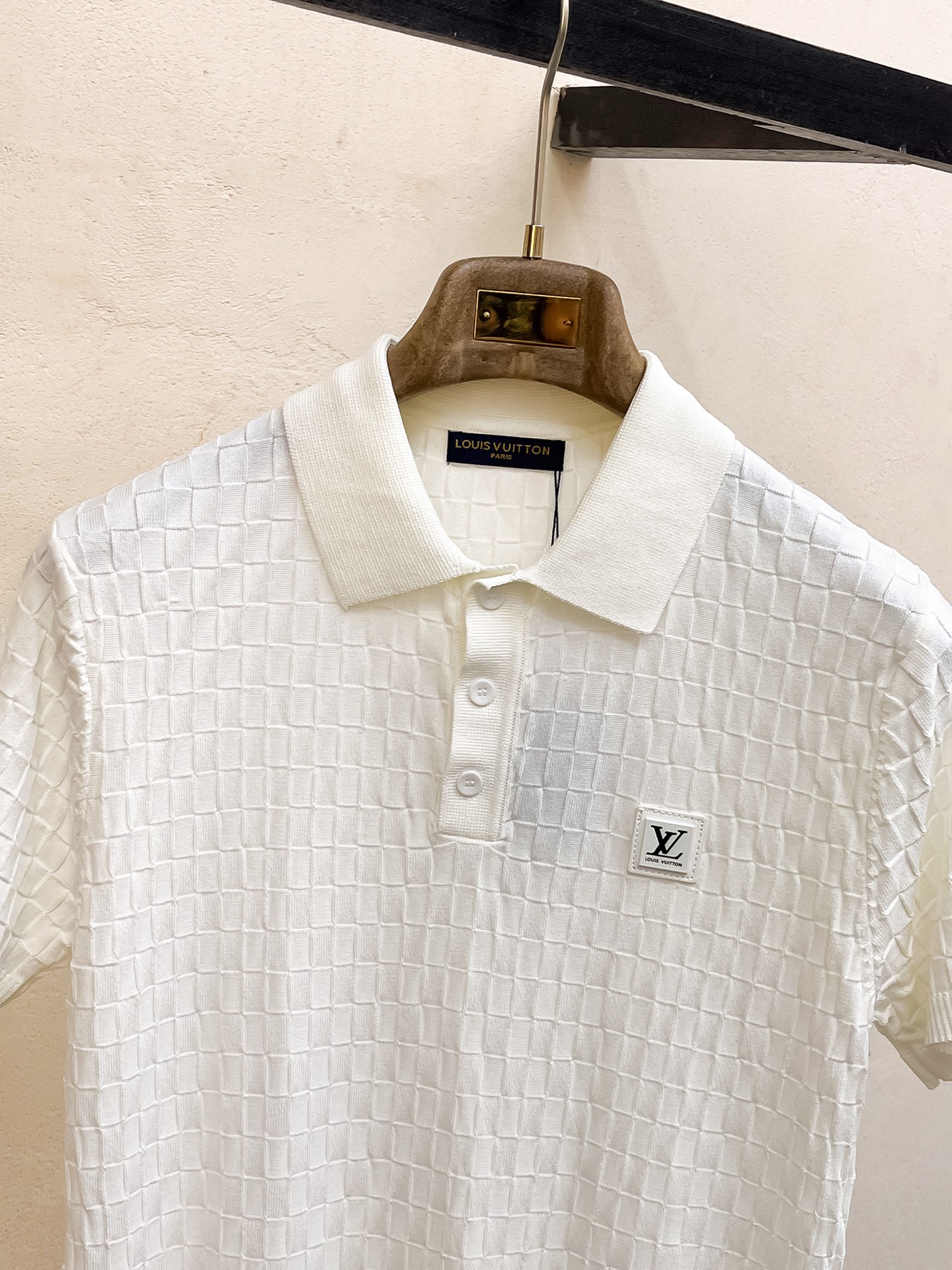 LV 2026春夏新品针织短袖，进口针织面料，手感柔软。顶级进口私货，设计潮流短袖针织衫，不失奢华 品质