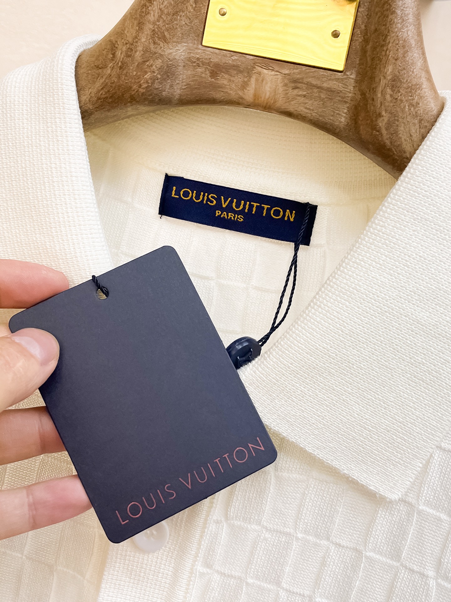 LV 2026春夏新品针织短袖，进口针织面料，手感柔软。顶级进口私货，设计潮流短袖针织衫，不失奢华 品质