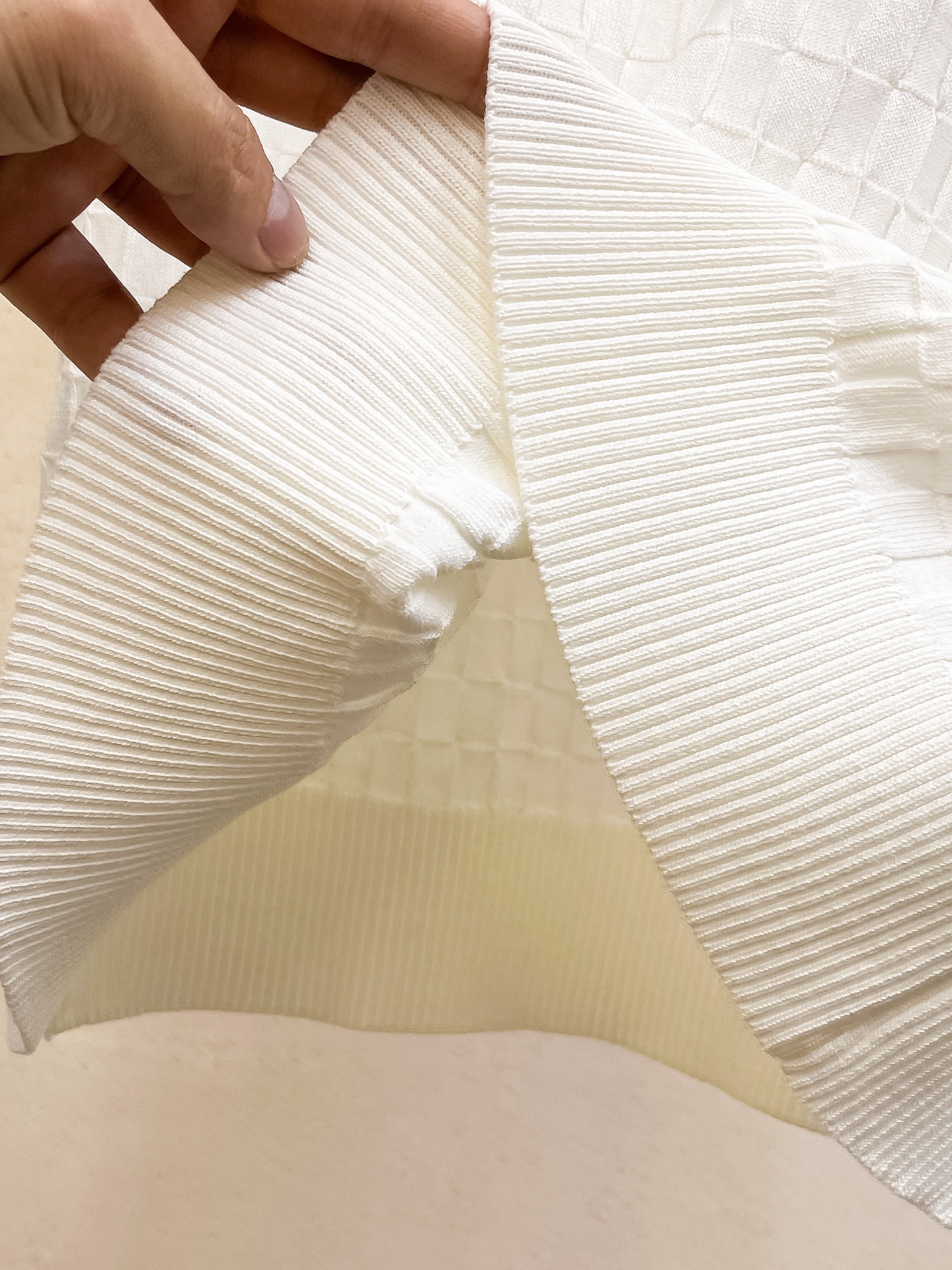 LV 2026春夏新品针织短袖，进口针织面料，手感柔软。顶级进口私货，设计潮流短袖针织衫，不失奢华 品质