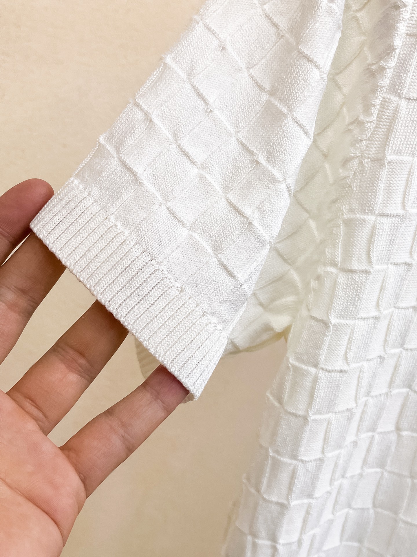 LV 2026春夏新品针织短袖，进口针织面料，手感柔软。顶级进口私货，设计潮流短袖针织衫，不失奢华 品质