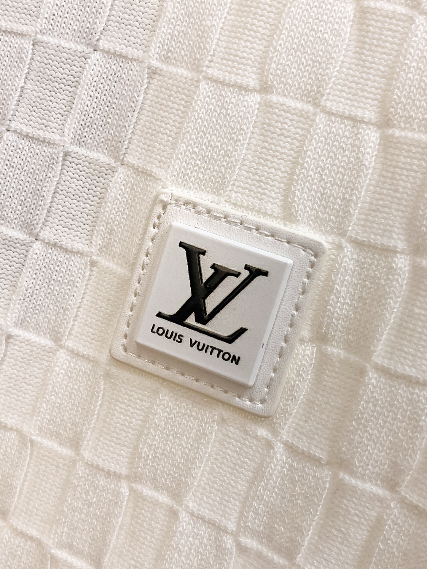 LV 2026春夏新品针织短袖，进口针织面料，手感柔软。顶级进口私货，设计潮流短袖针织衫，不失奢华 品质