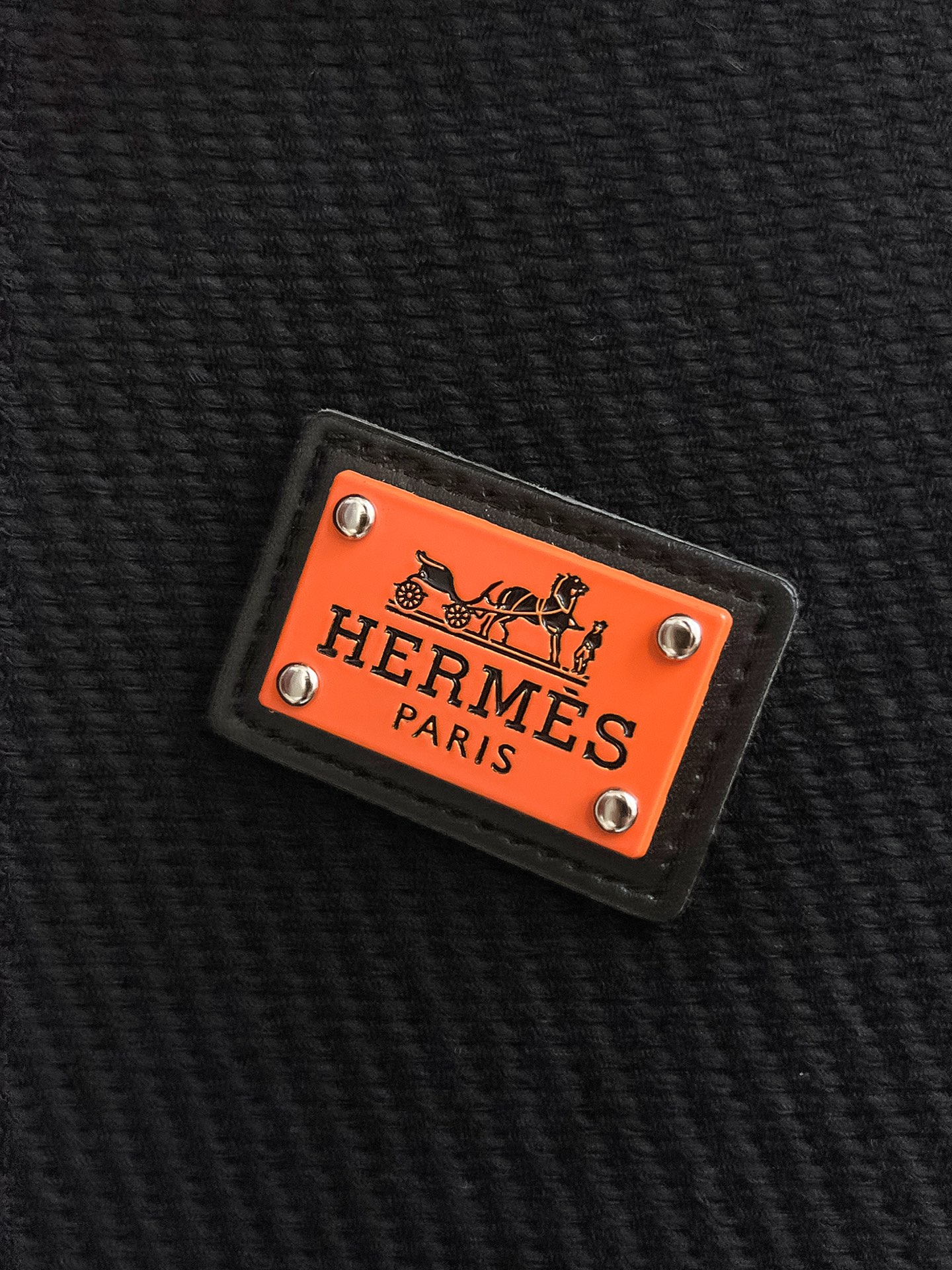 爱马仕 2026春夏新品针织短袖，进口针织面料，手感柔软。顶级进口私货，设计潮流短袖针织衫，不失奢华 品