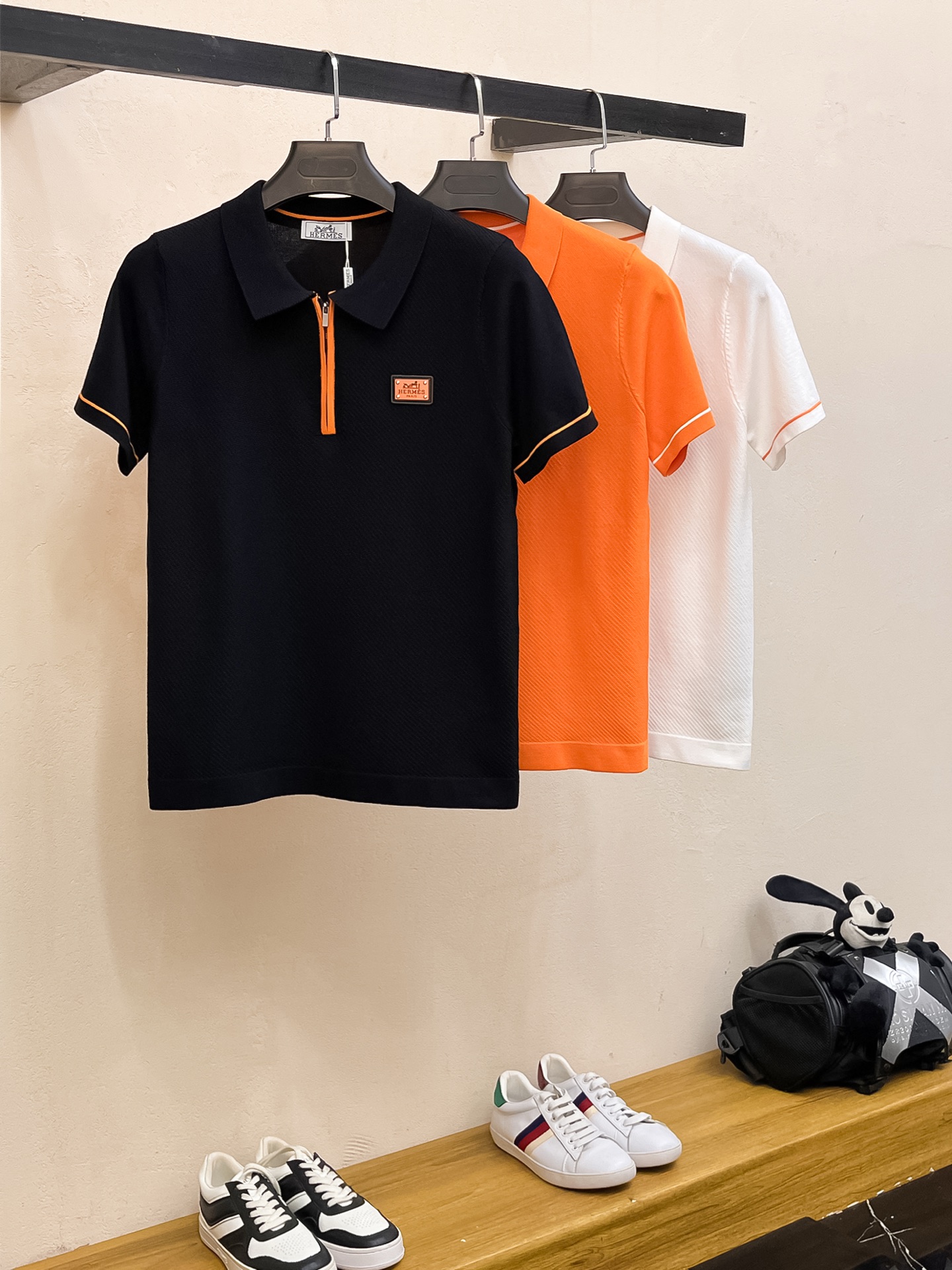 爱马仕 2026春夏新品针织短袖，进口针织面料，手感柔软。顶级进口私货，设计潮流短袖针织衫，不失奢华 品