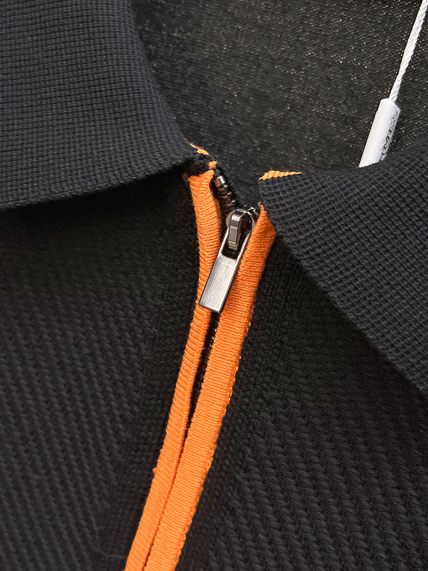 爱马仕 2026春夏新品针织短袖，进口针织面料，手感柔软。顶级进口私货，设计潮流短袖针织衫，不失奢华 品