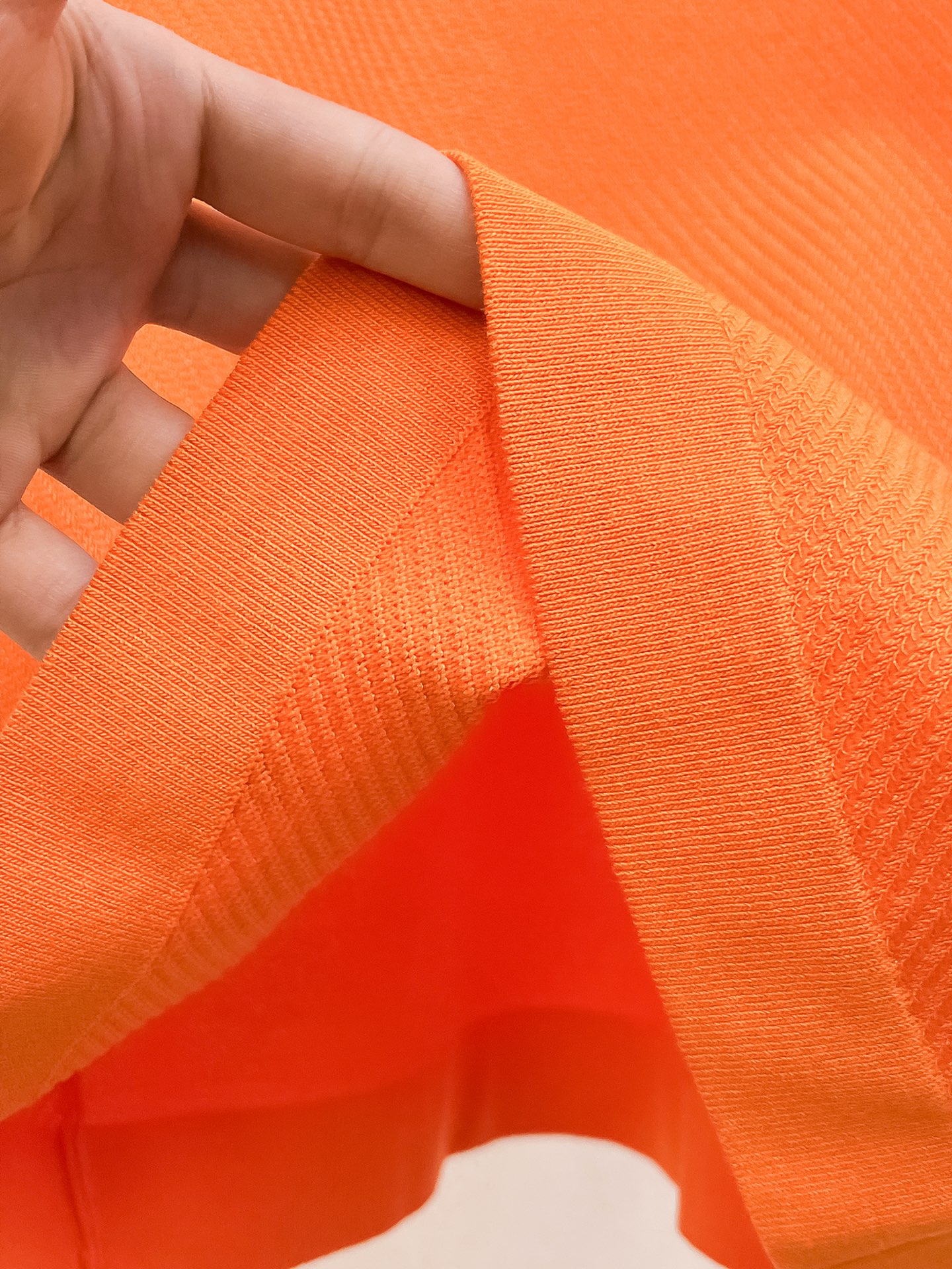 爱马仕 2026春夏新品针织短袖，进口针织面料，手感柔软。顶级进口私货，设计潮流短袖针织衫，不失奢华 品