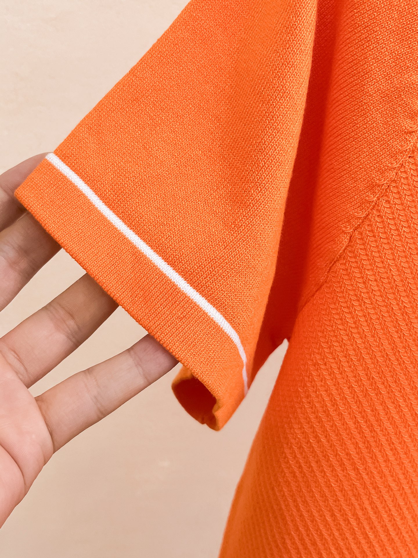 爱马仕 2026春夏新品针织短袖，进口针织面料，手感柔软。顶级进口私货，设计潮流短袖针织衫，不失奢华 品